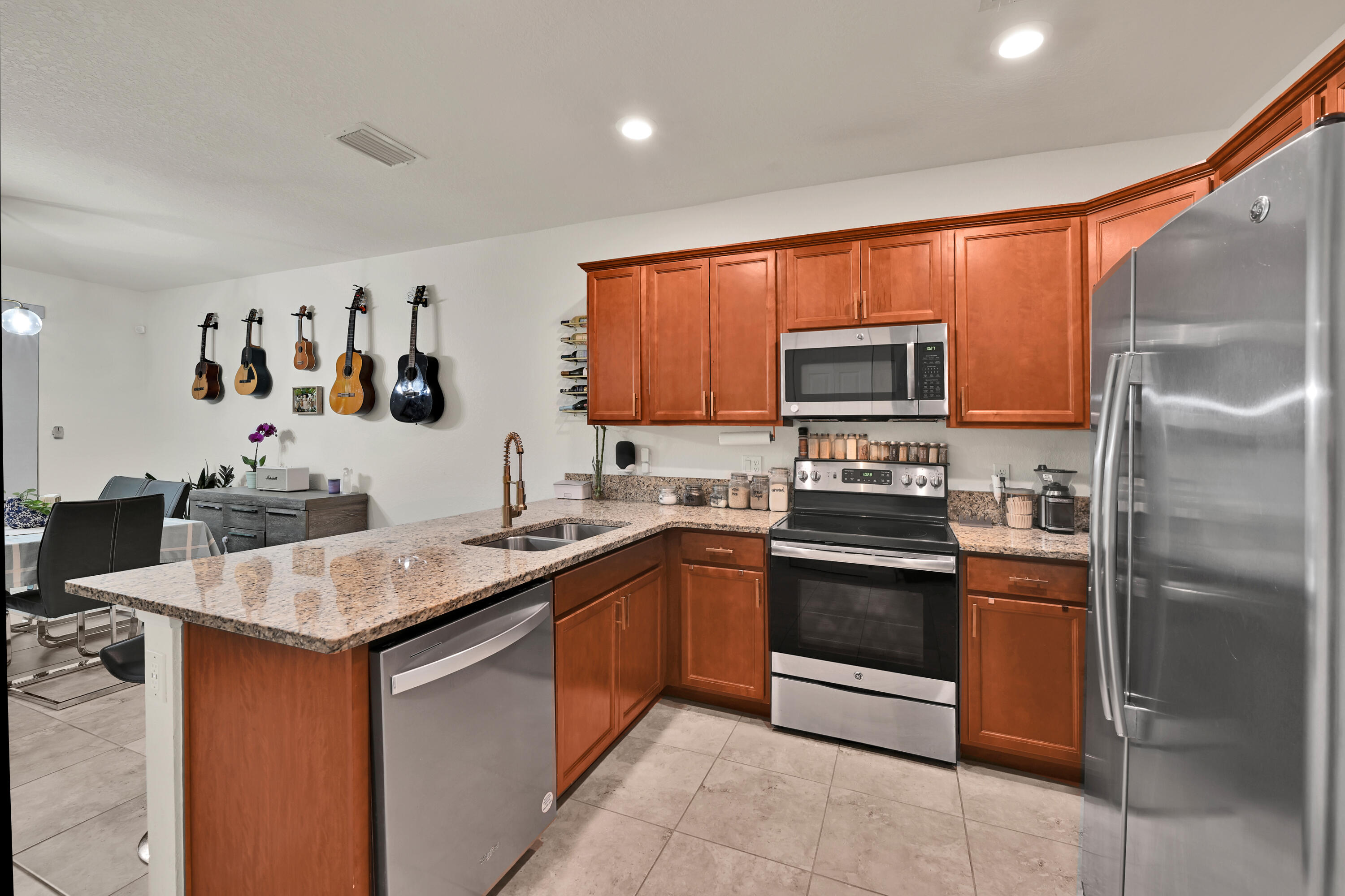 SIMONTON COURT - Residential