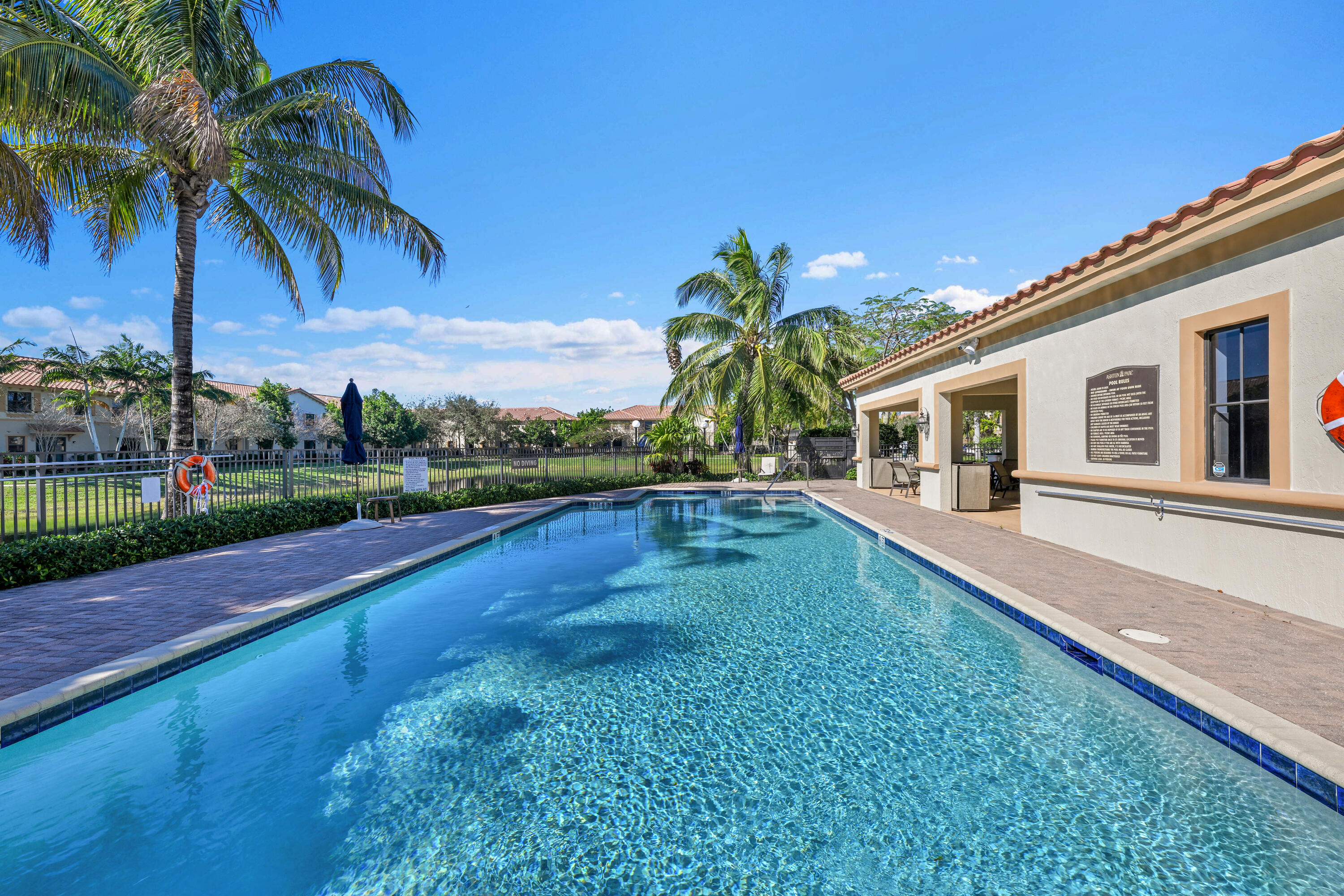 SIMONTON COURT - Residential