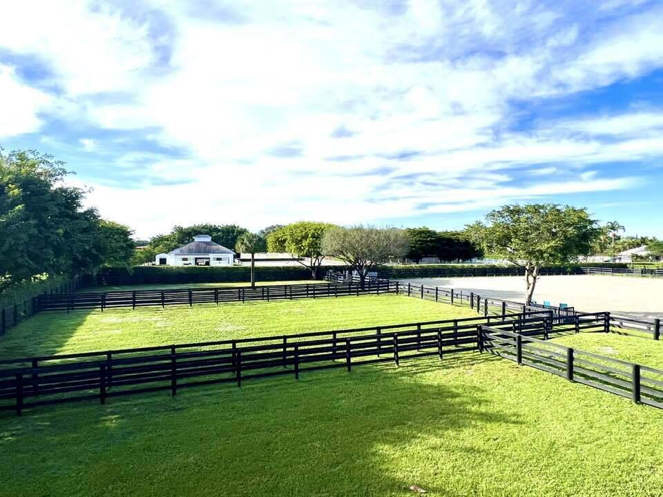 SADDLE TRAIL PARK OF WELLINGTON - Residential