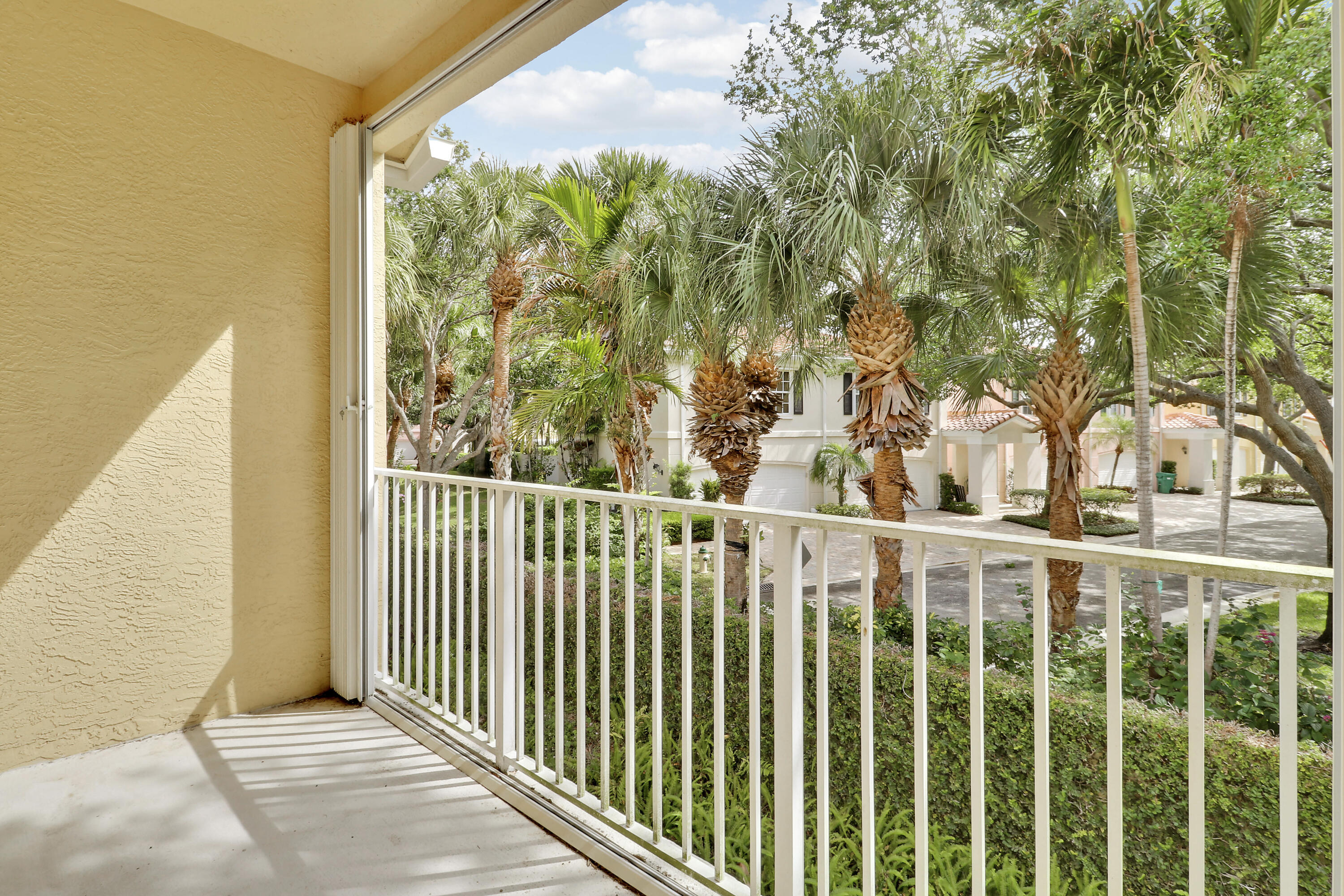 TEQUESTA TRACE CONDO - Residential Lease