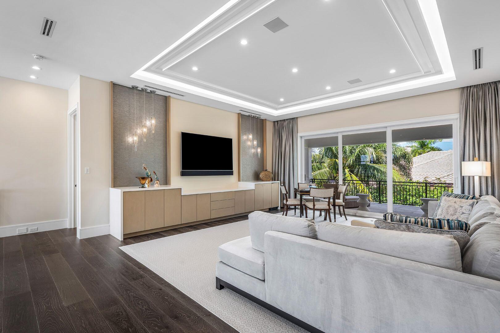 ROYAL PALM YACHT & COUNTRY CLUB - Residential