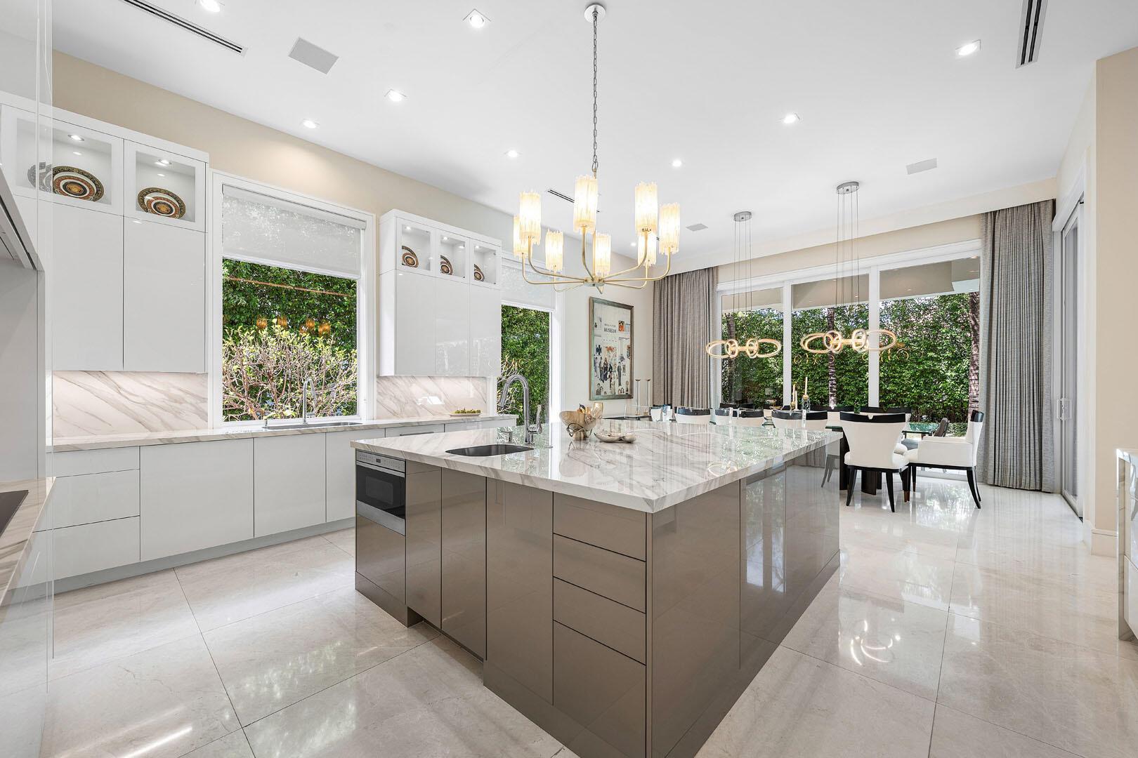 ROYAL PALM YACHT & COUNTRY CLUB - Residential