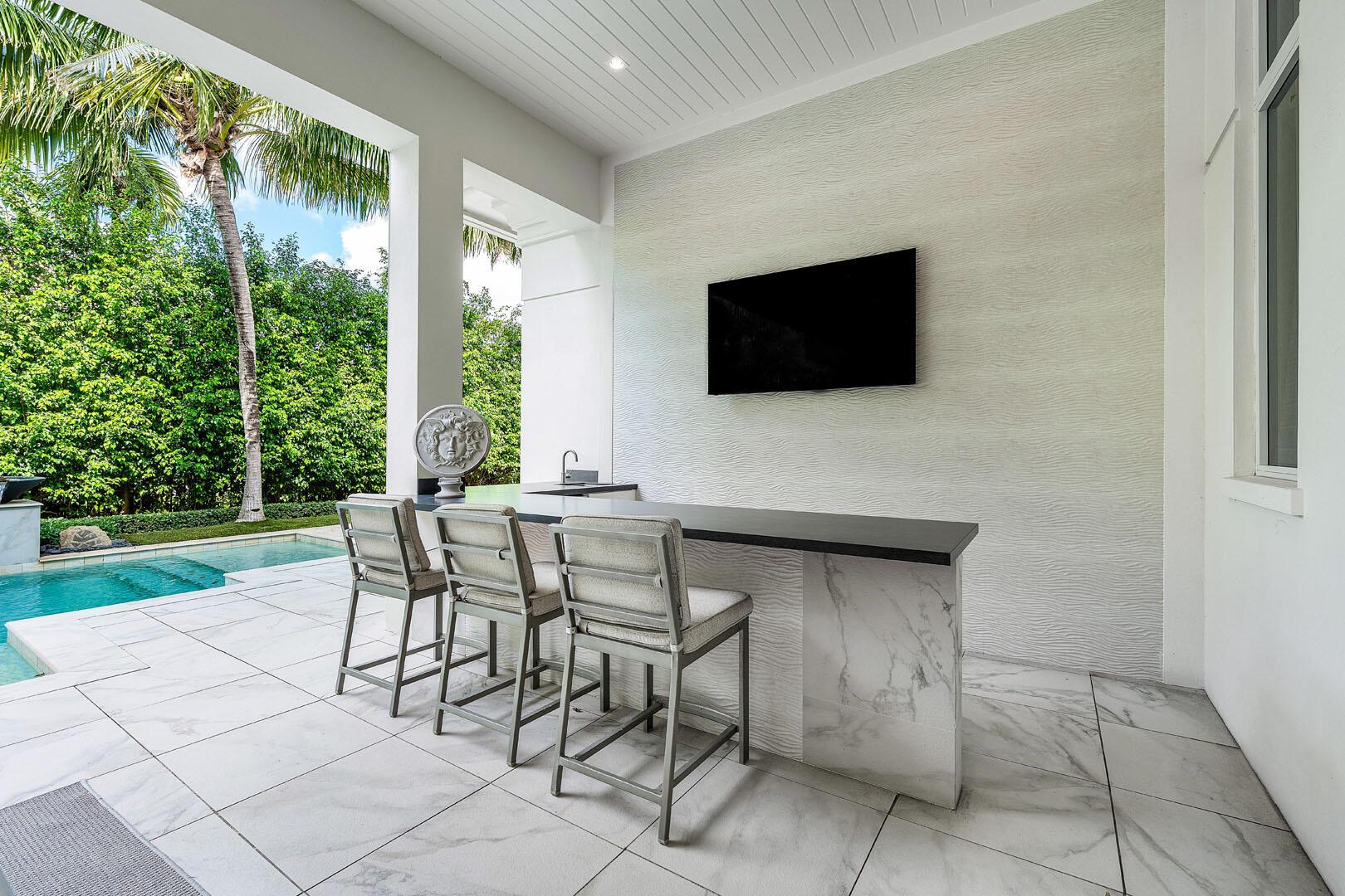 ROYAL PALM YACHT & COUNTRY CLUB - Residential
