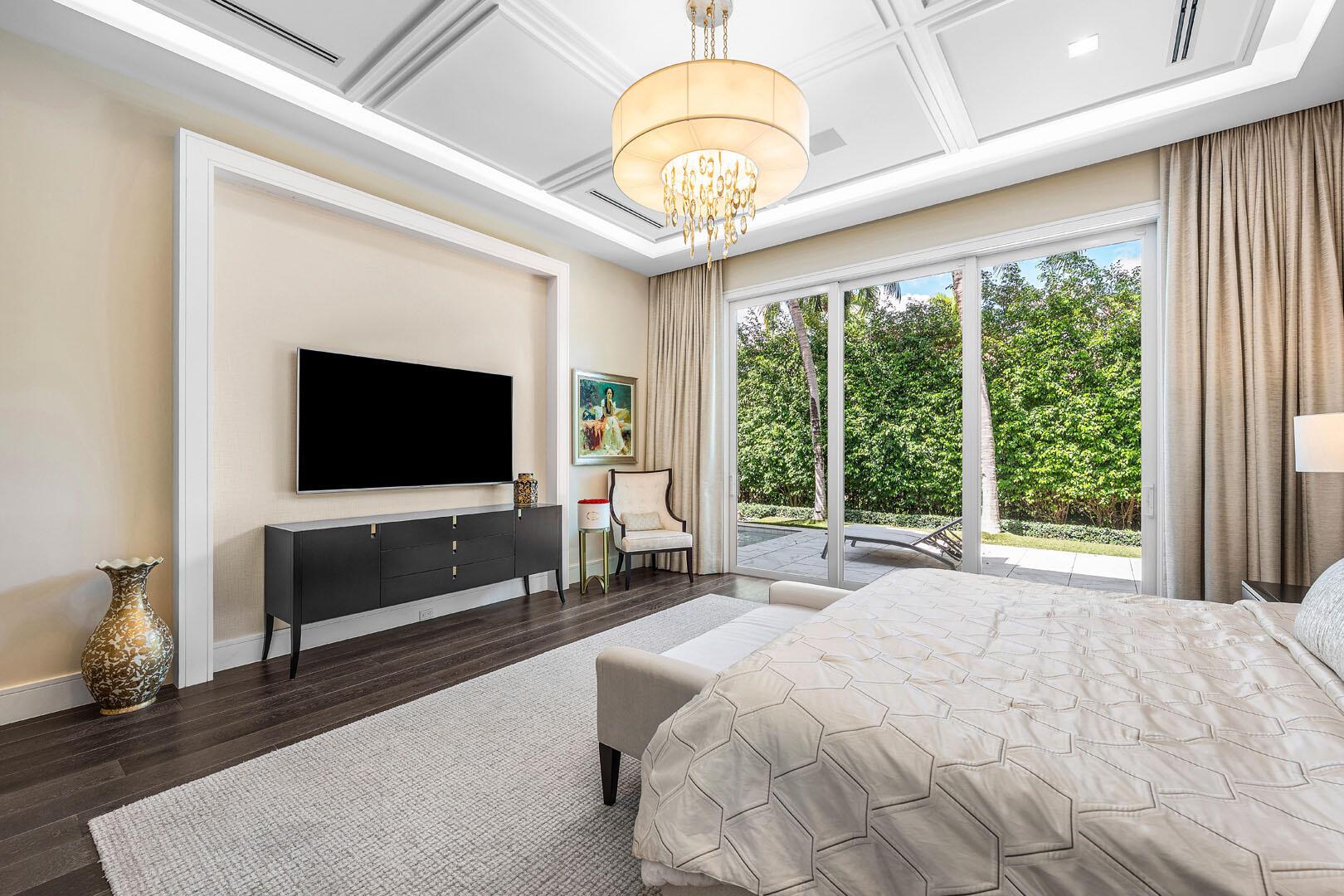 ROYAL PALM YACHT & COUNTRY CLUB - Residential