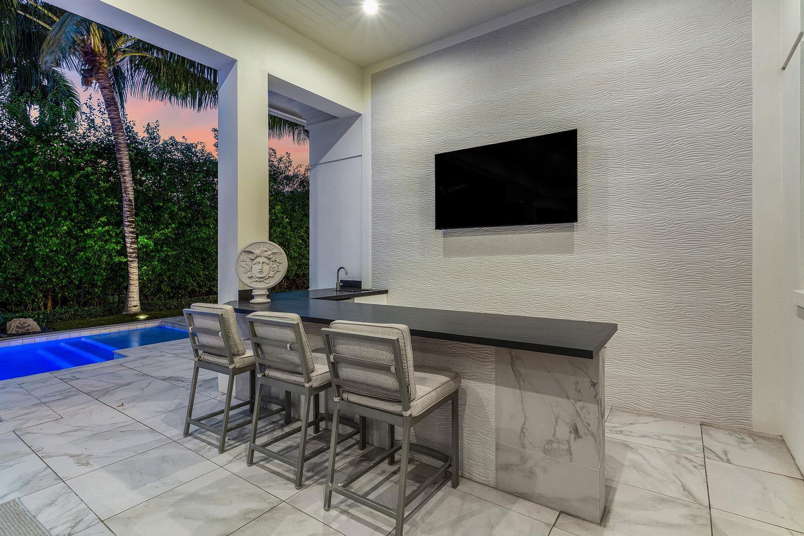 ROYAL PALM YACHT & COUNTRY CLUB - Residential