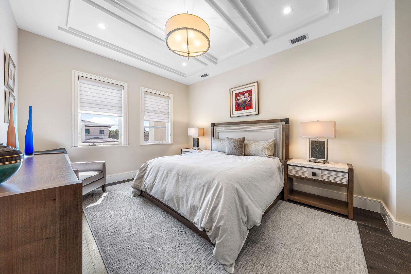 ROYAL PALM YACHT & COUNTRY CLUB - Residential