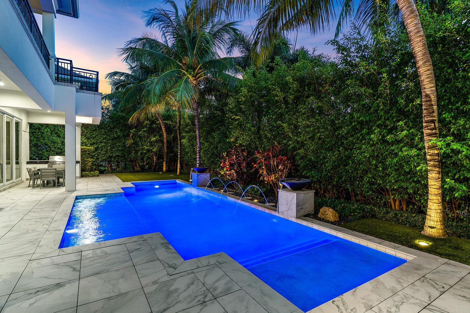ROYAL PALM YACHT & COUNTRY CLUB - Residential