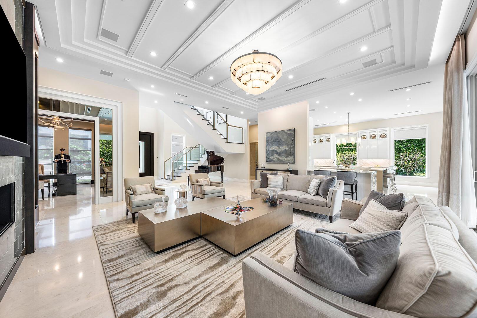 ROYAL PALM YACHT & COUNTRY CLUB - Residential