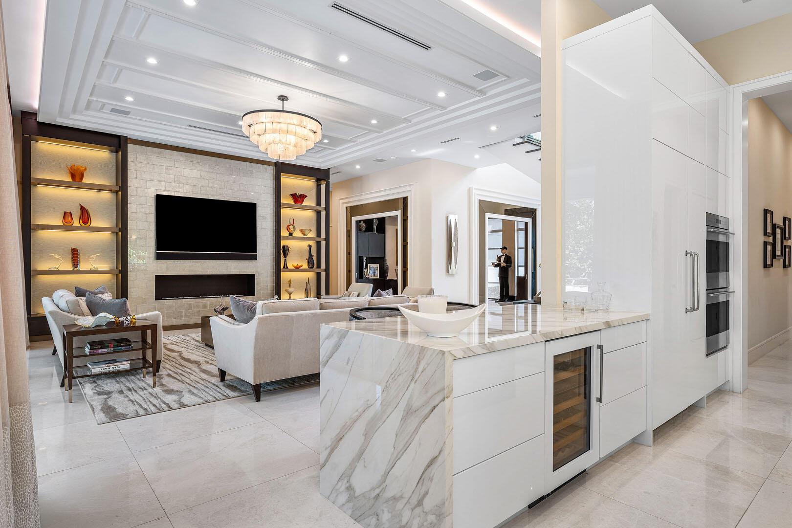 ROYAL PALM YACHT & COUNTRY CLUB - Residential