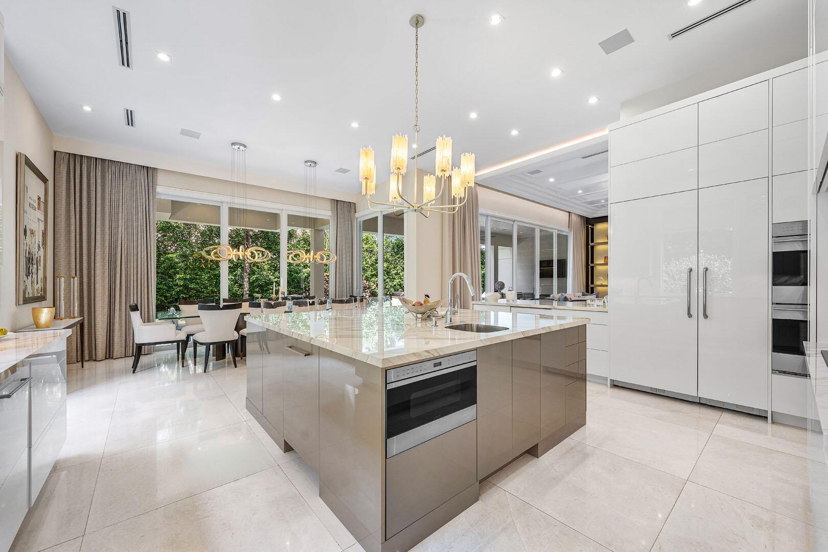 ROYAL PALM YACHT & COUNTRY CLUB - Residential