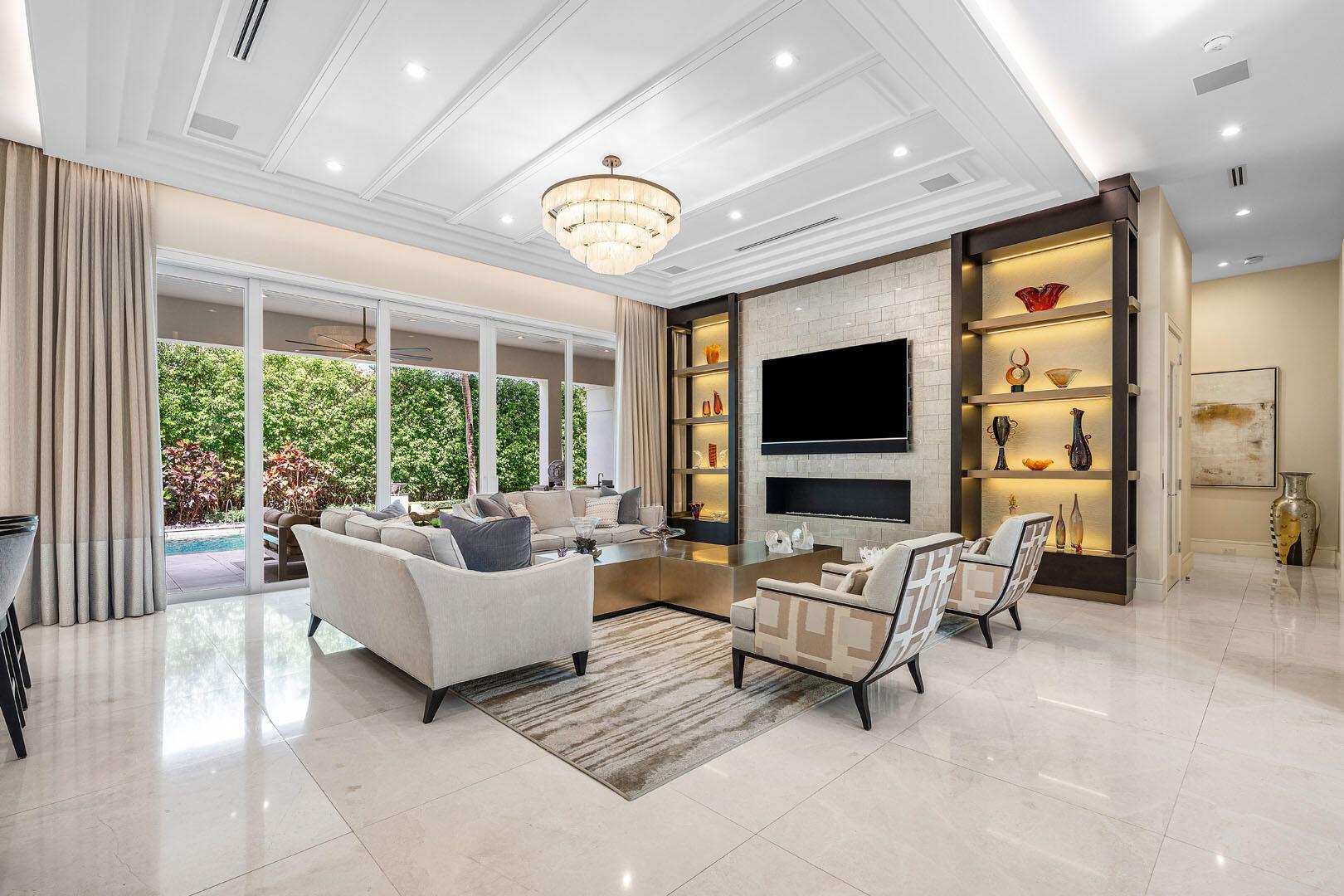ROYAL PALM YACHT & COUNTRY CLUB - Residential