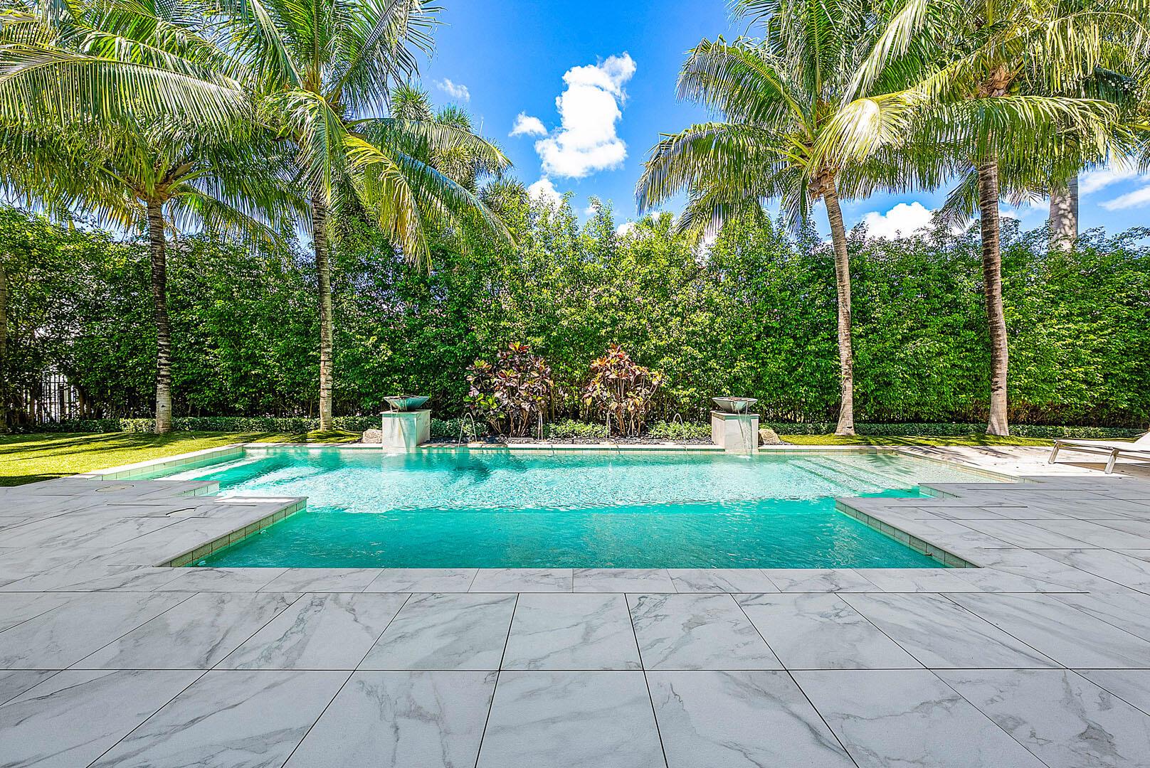 ROYAL PALM YACHT & COUNTRY CLUB - Residential