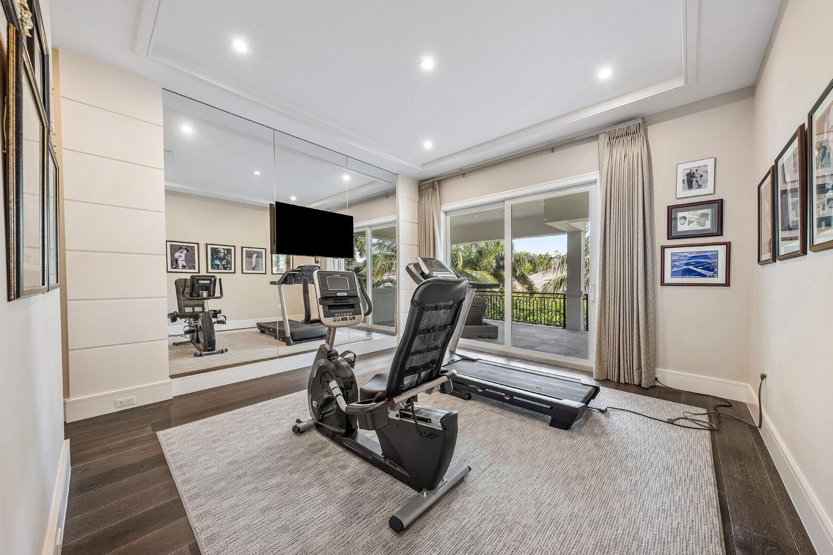 ROYAL PALM YACHT & COUNTRY CLUB - Residential