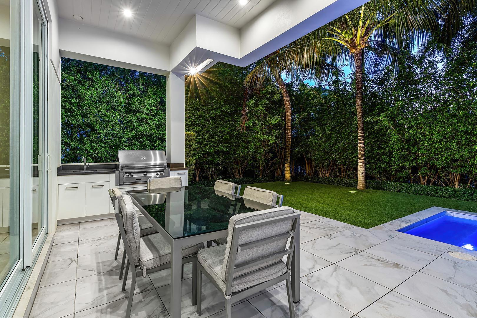 ROYAL PALM YACHT & COUNTRY CLUB - Residential