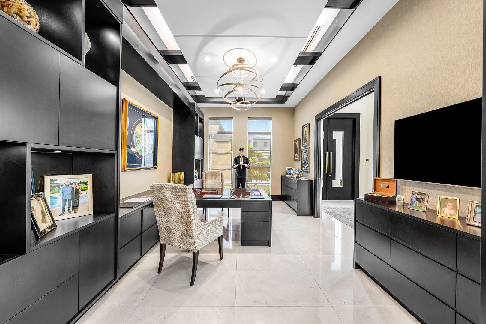 ROYAL PALM YACHT & COUNTRY CLUB - Residential