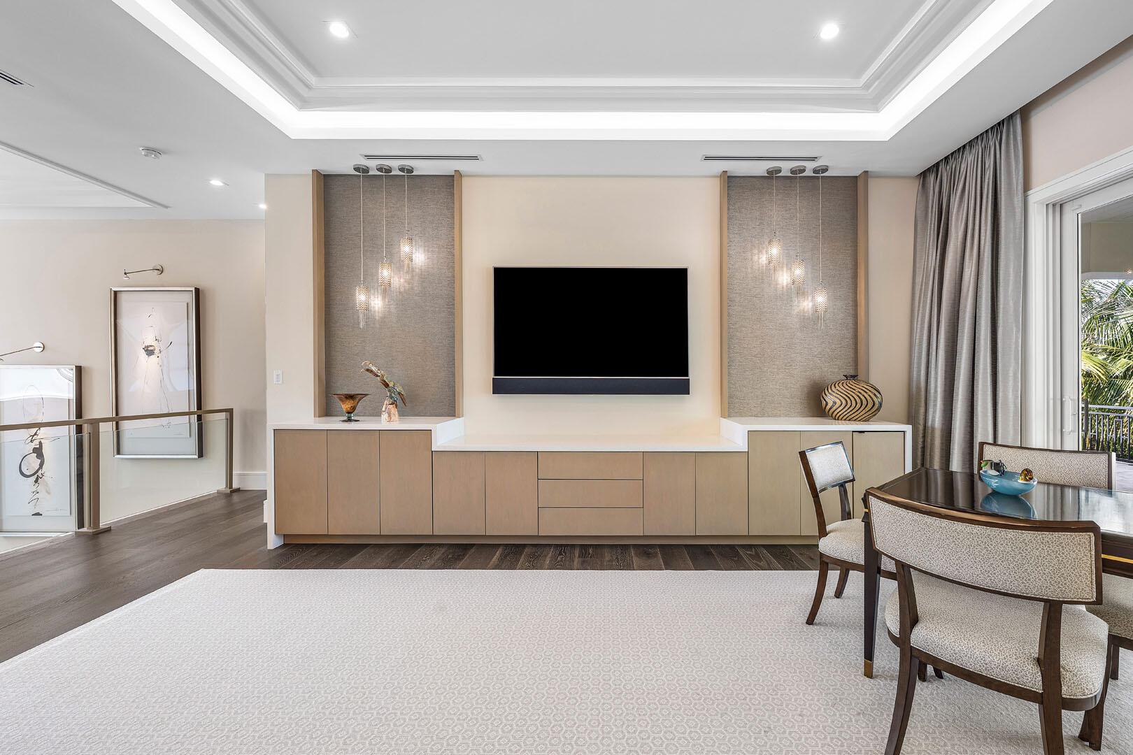 ROYAL PALM YACHT & COUNTRY CLUB - Residential
