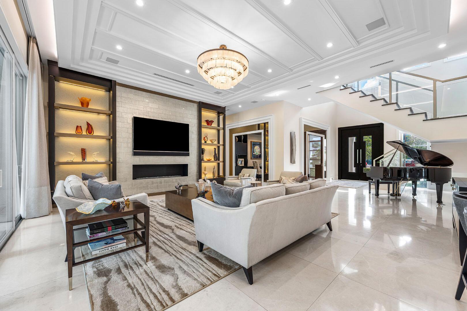 ROYAL PALM YACHT & COUNTRY CLUB - Residential