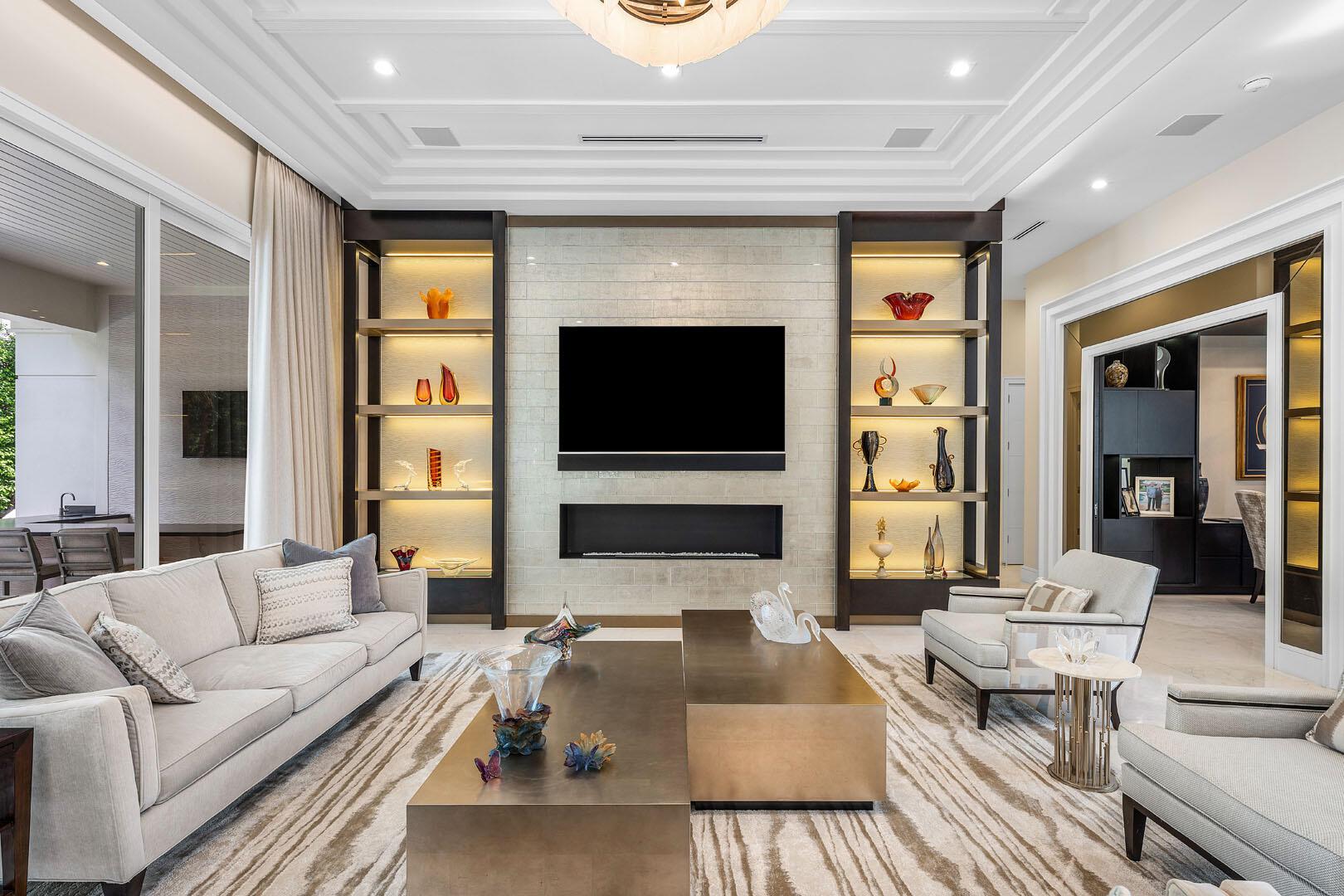 ROYAL PALM YACHT & COUNTRY CLUB - Residential