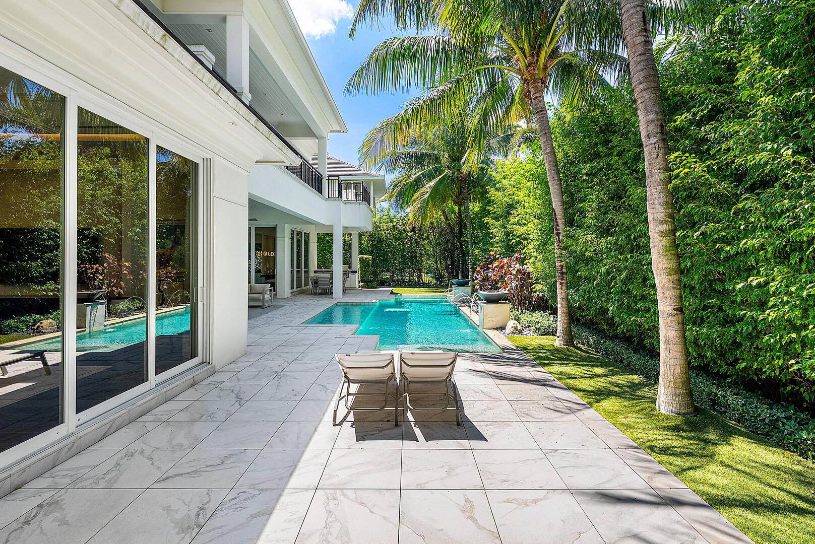 ROYAL PALM YACHT & COUNTRY CLUB - Residential