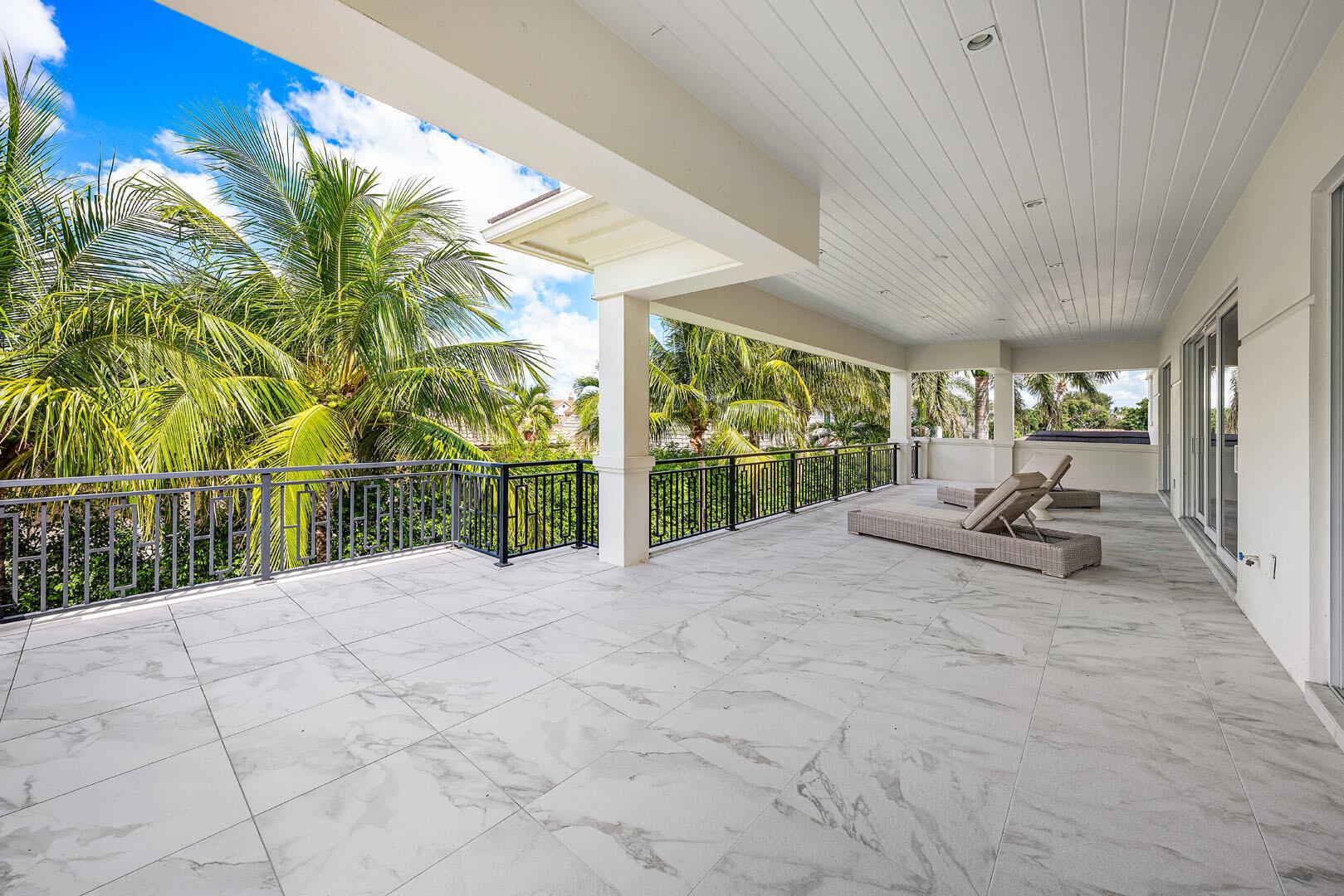 ROYAL PALM YACHT & COUNTRY CLUB - Residential