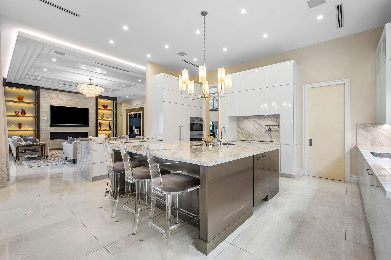 ROYAL PALM YACHT & COUNTRY CLUB - Residential