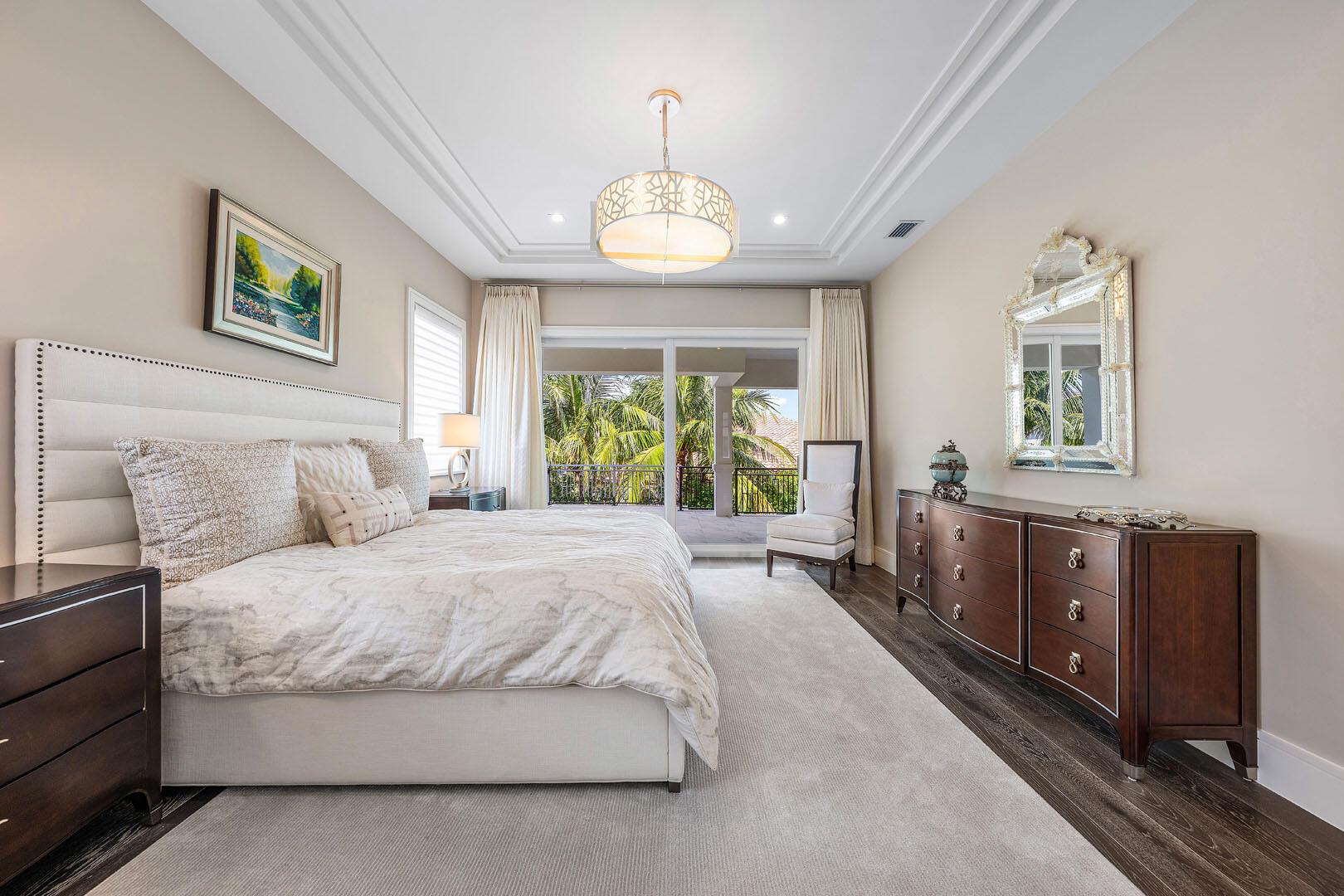 ROYAL PALM YACHT & COUNTRY CLUB - Residential
