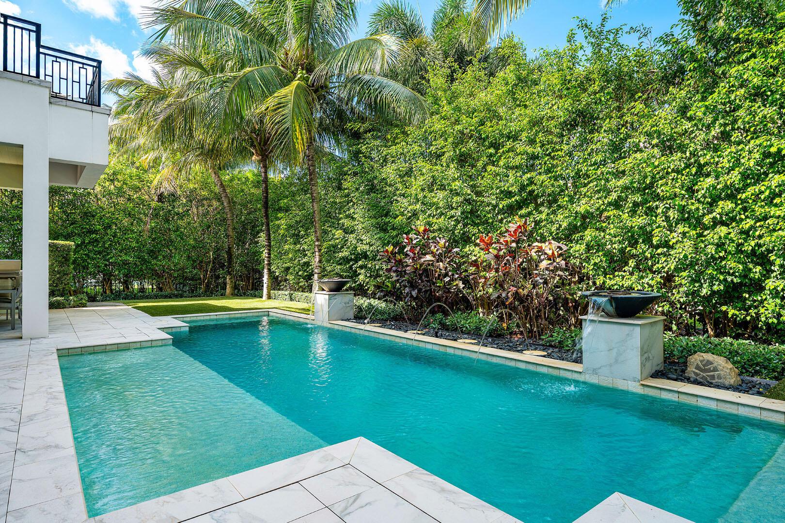 ROYAL PALM YACHT & COUNTRY CLUB - Residential