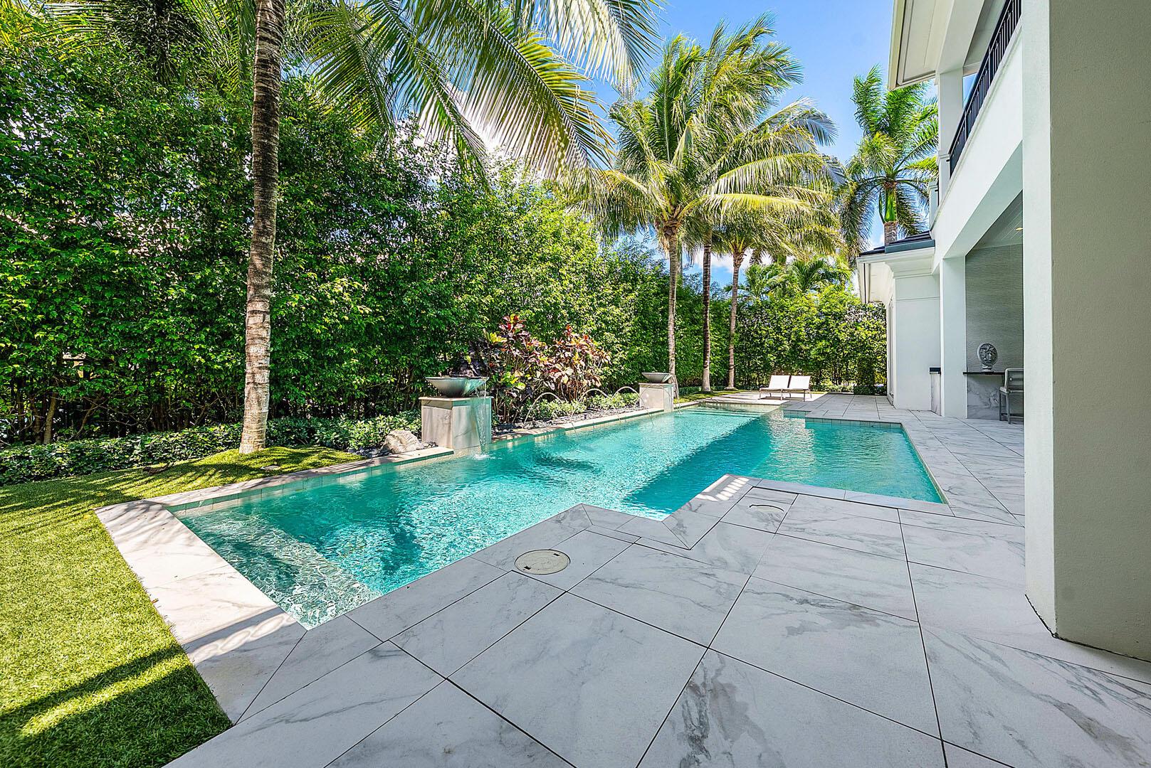 ROYAL PALM YACHT & COUNTRY CLUB - Residential