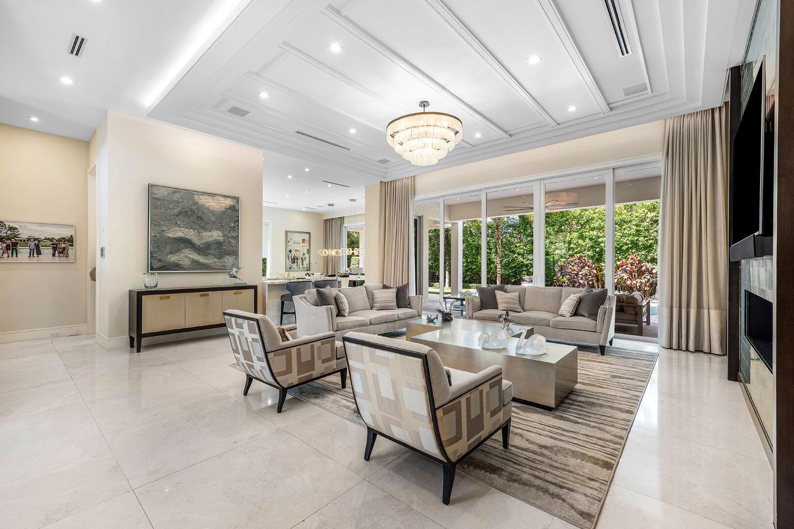ROYAL PALM YACHT & COUNTRY CLUB - Residential