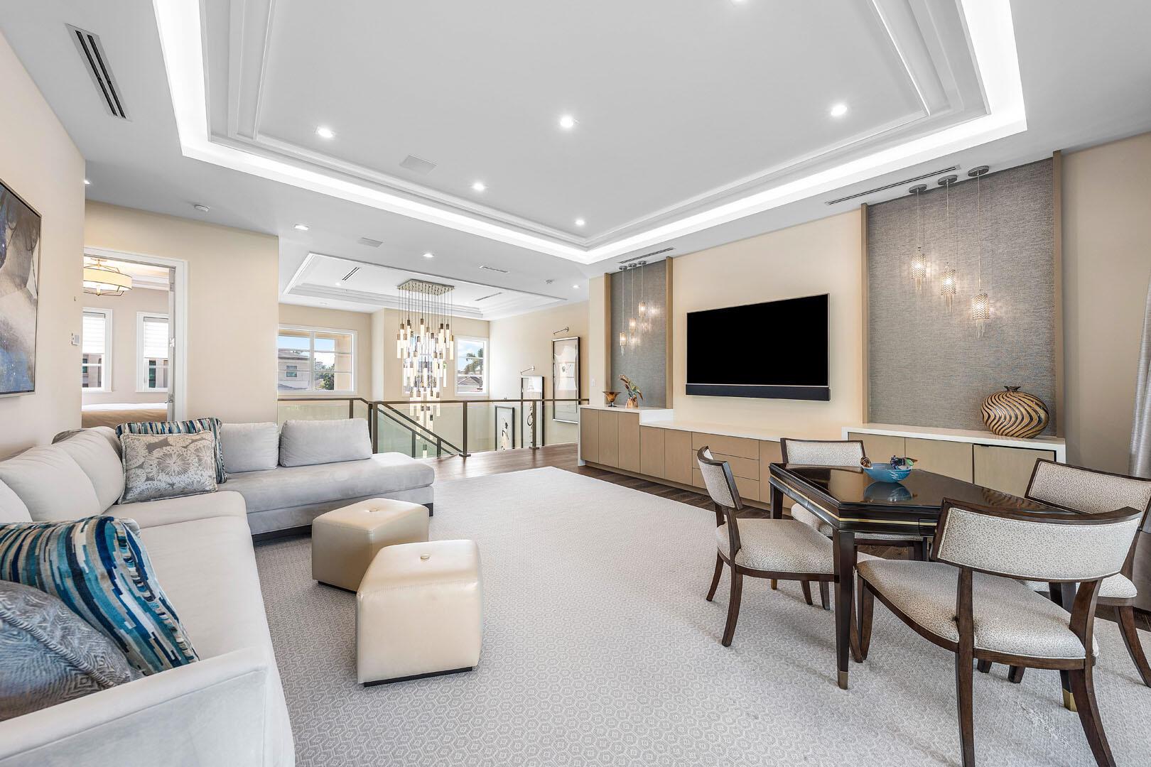 ROYAL PALM YACHT & COUNTRY CLUB - Residential