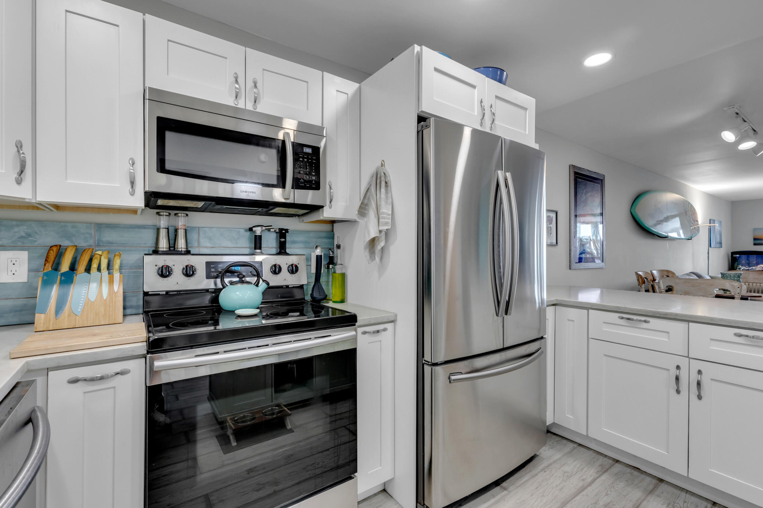 ROYAL MARINER CONDO - Residential