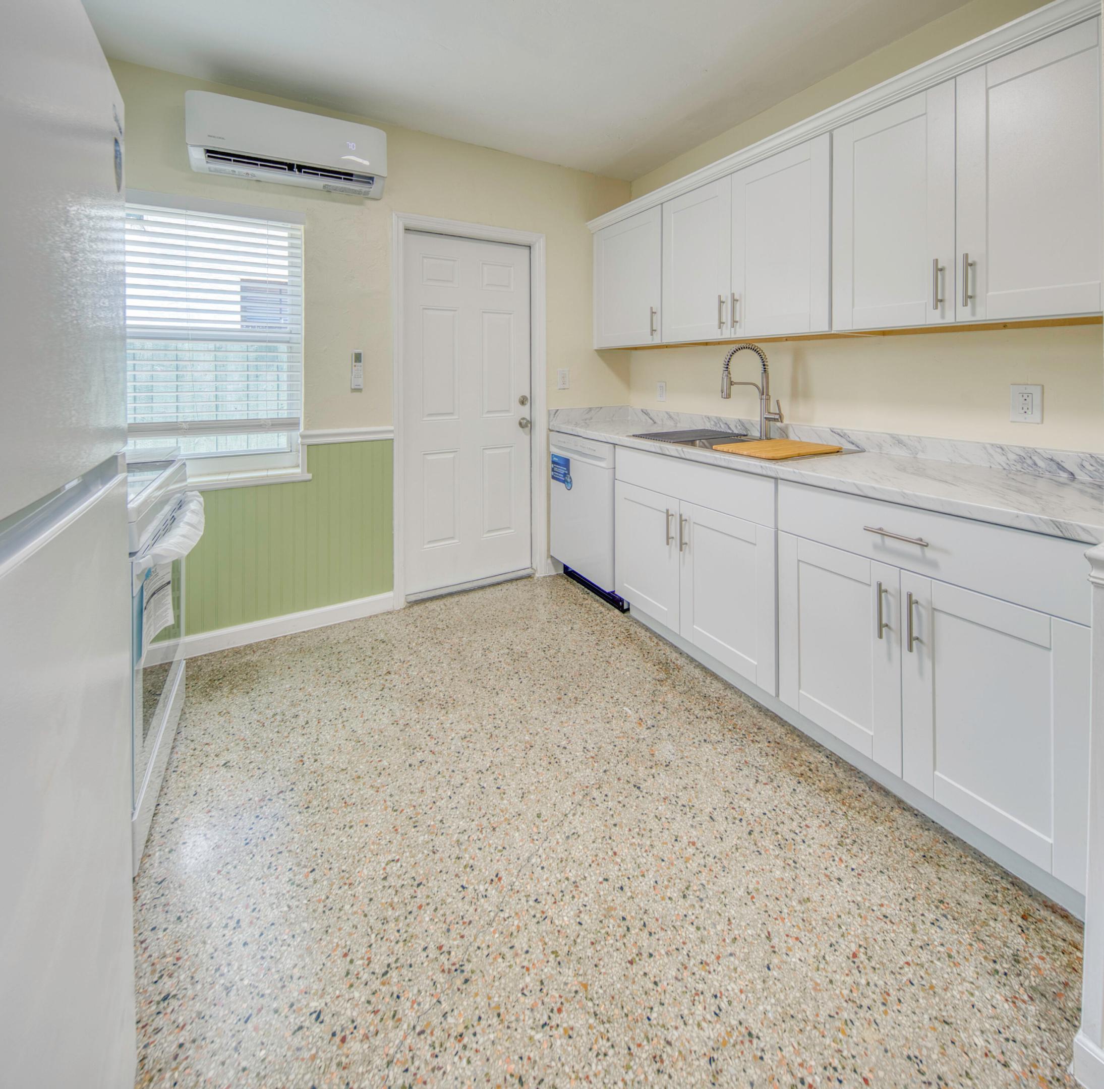 LAKE WORTH TOWN OF - Residential Lease