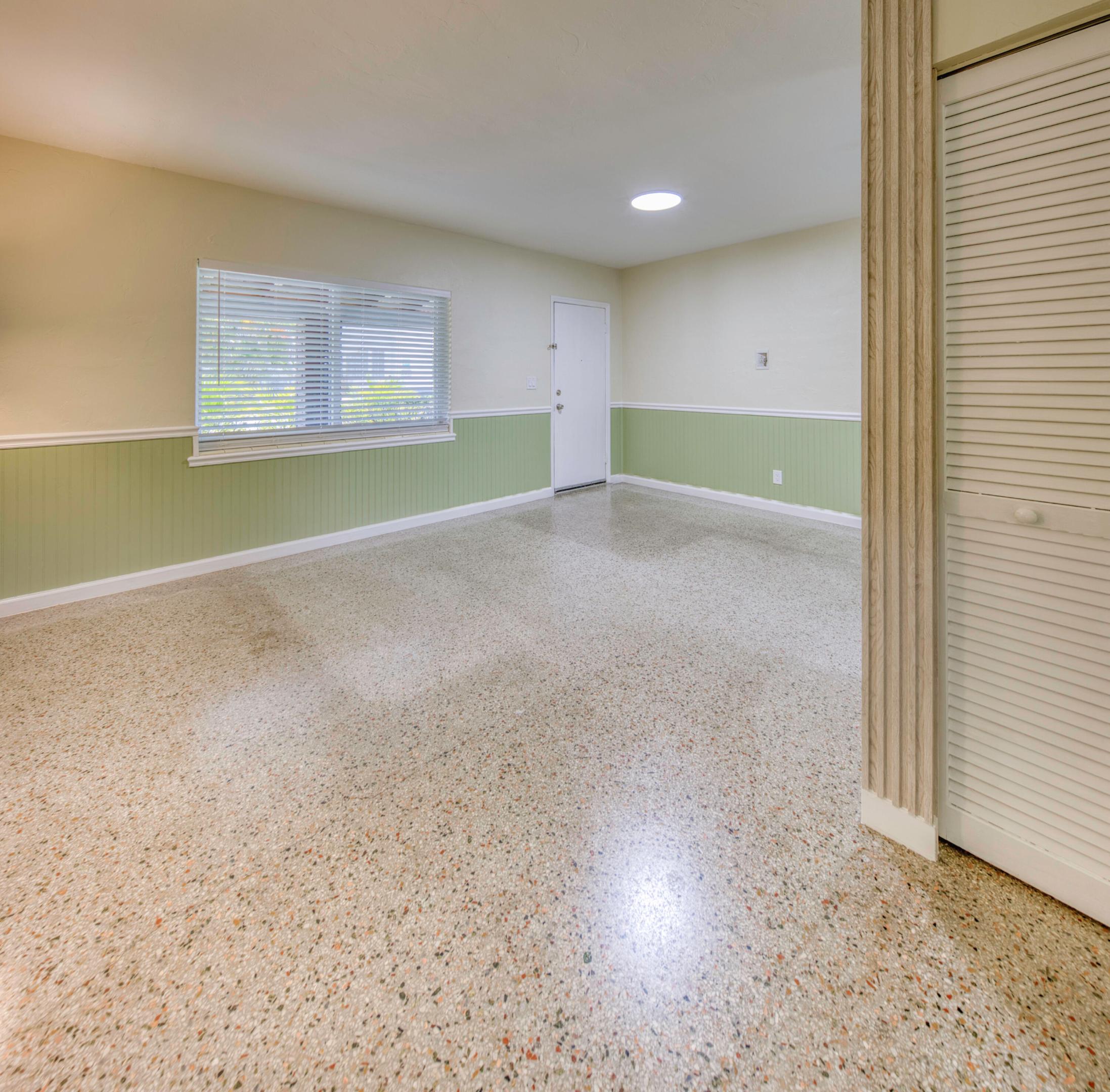 LAKE WORTH TOWN OF - Residential Lease