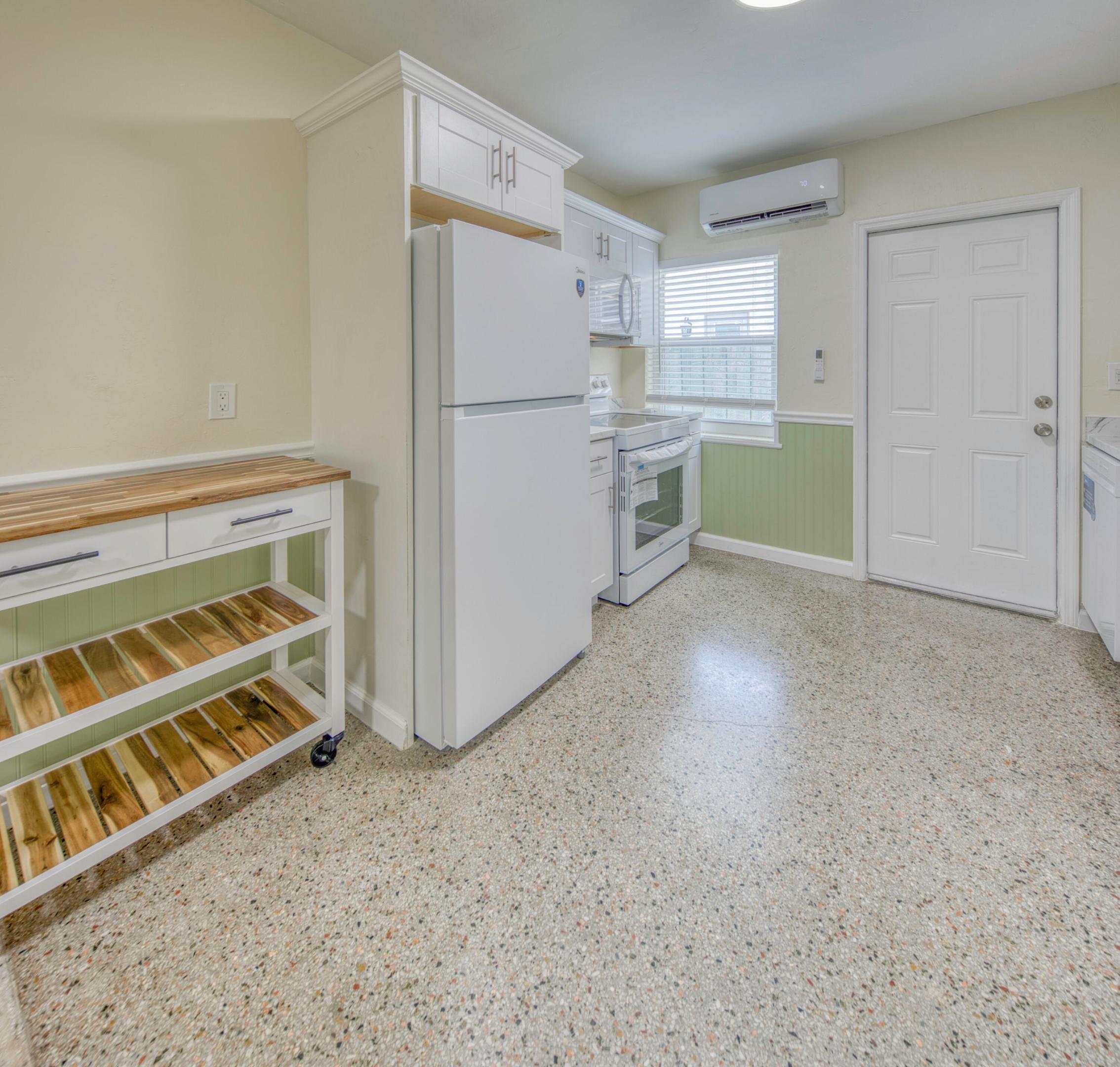 LAKE WORTH TOWN OF - Residential Lease