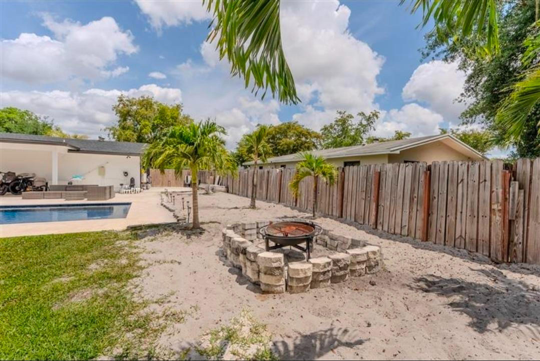 PLANTATIONS SECLUDED GARD - Residential