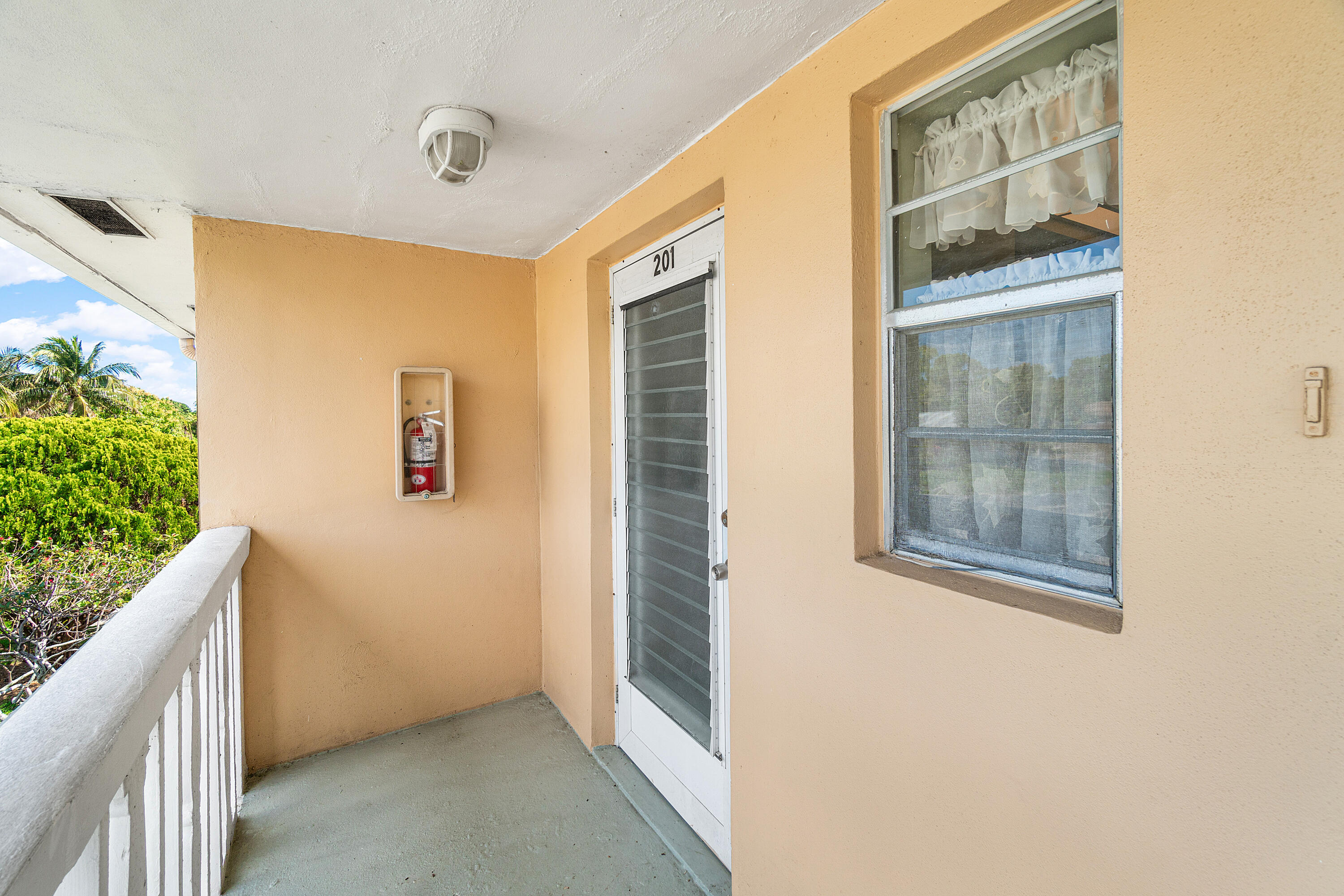 VILLAGE ROYALE CONDO 5 - Residential