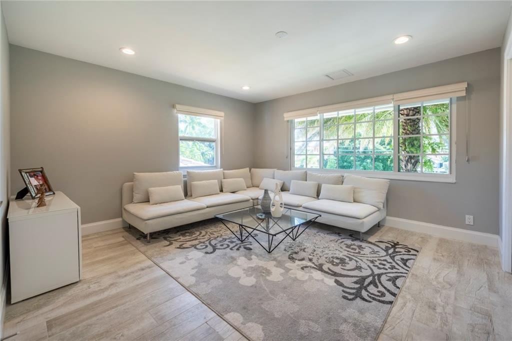SEVEN ISLES LAS OLAS - Residential