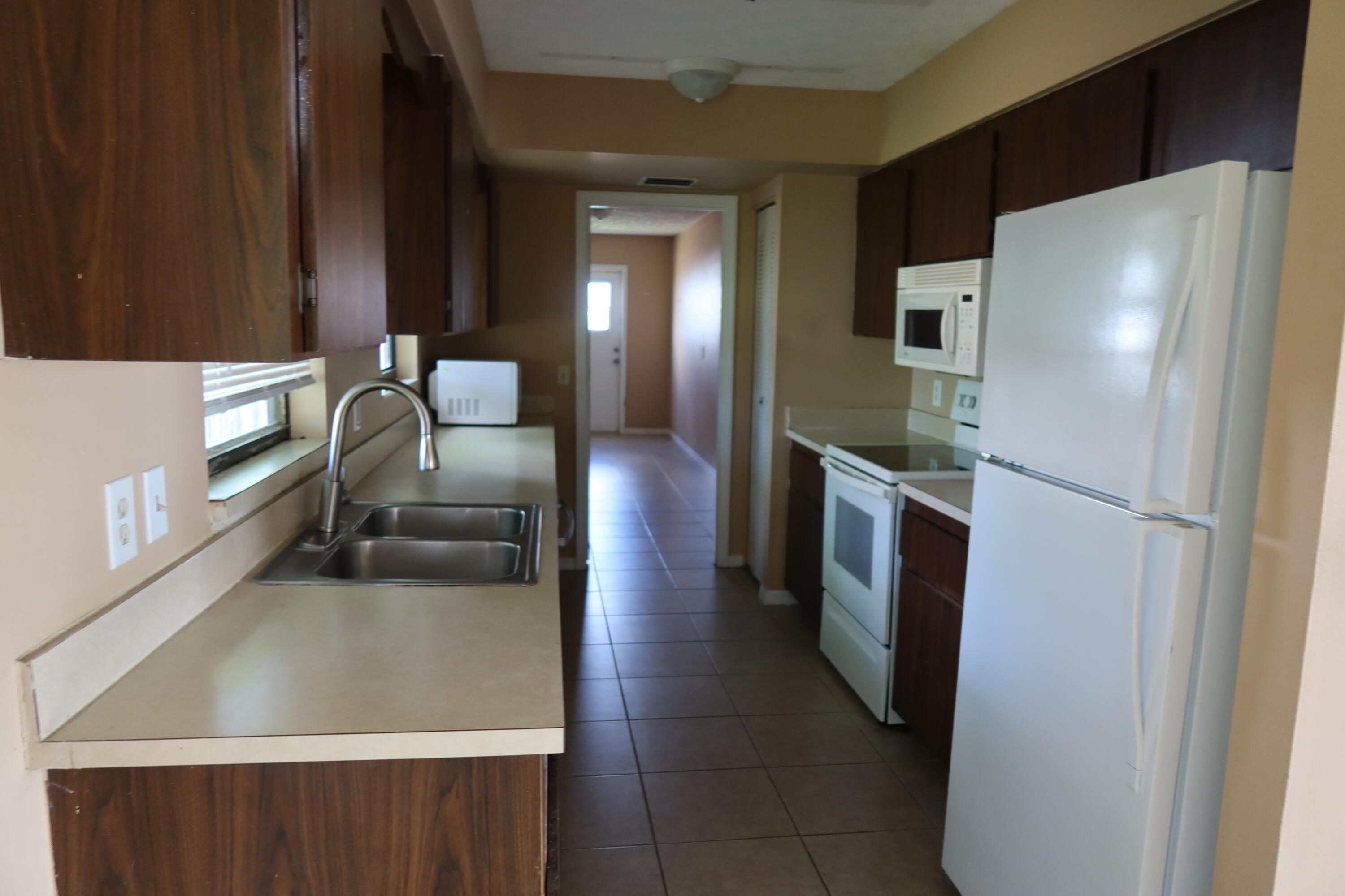 PORT ST LUCIE SECTION 10 - Residential Lease