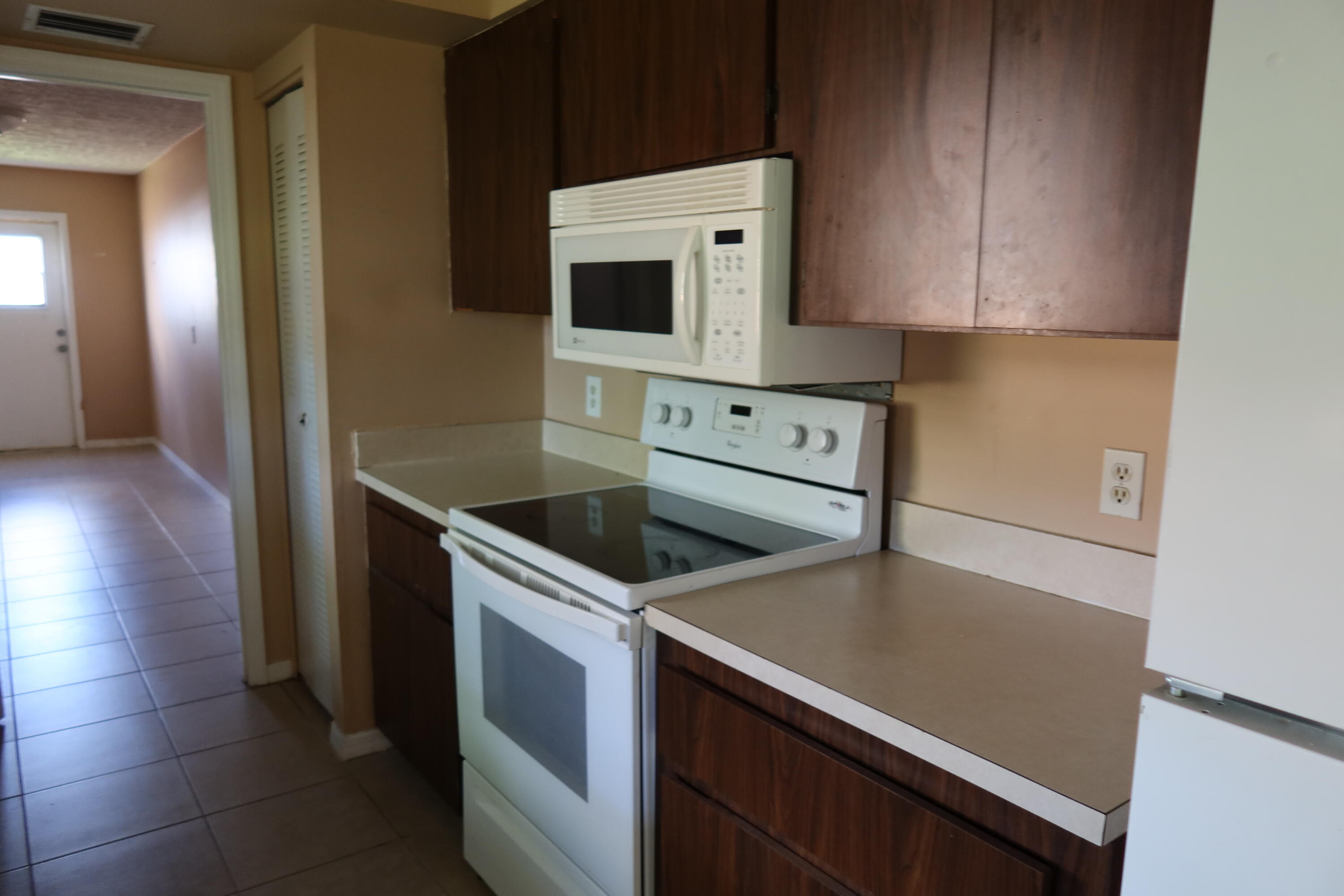 PORT ST LUCIE SECTION 10 - Residential Lease