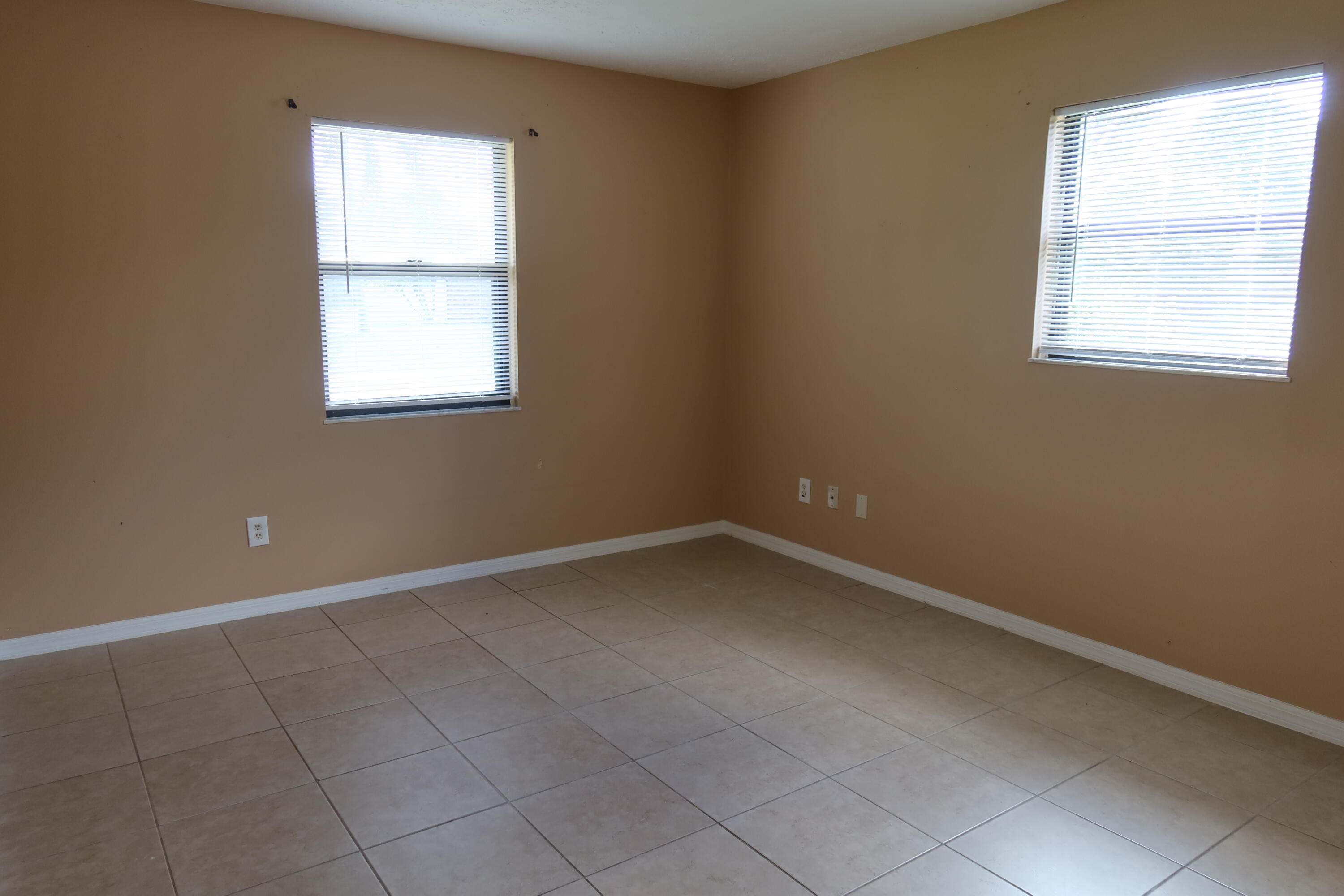 PORT ST LUCIE SECTION 10 - Residential Lease