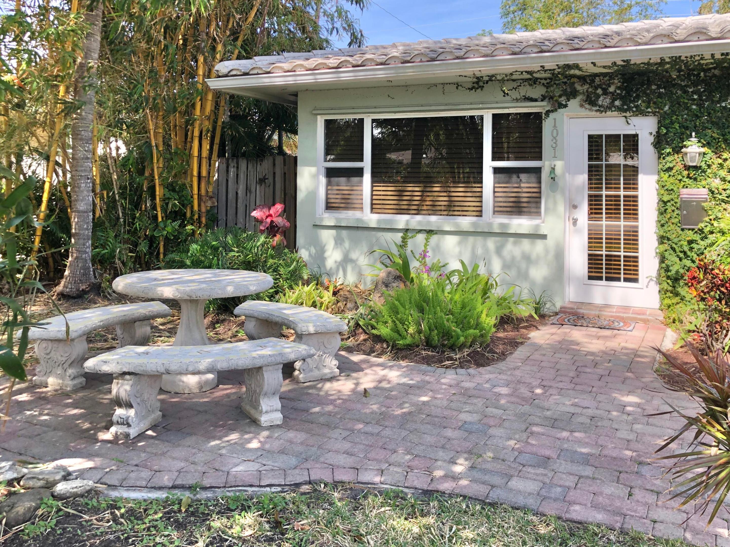 HOLLYWOOD LAKES SECTION - Residential