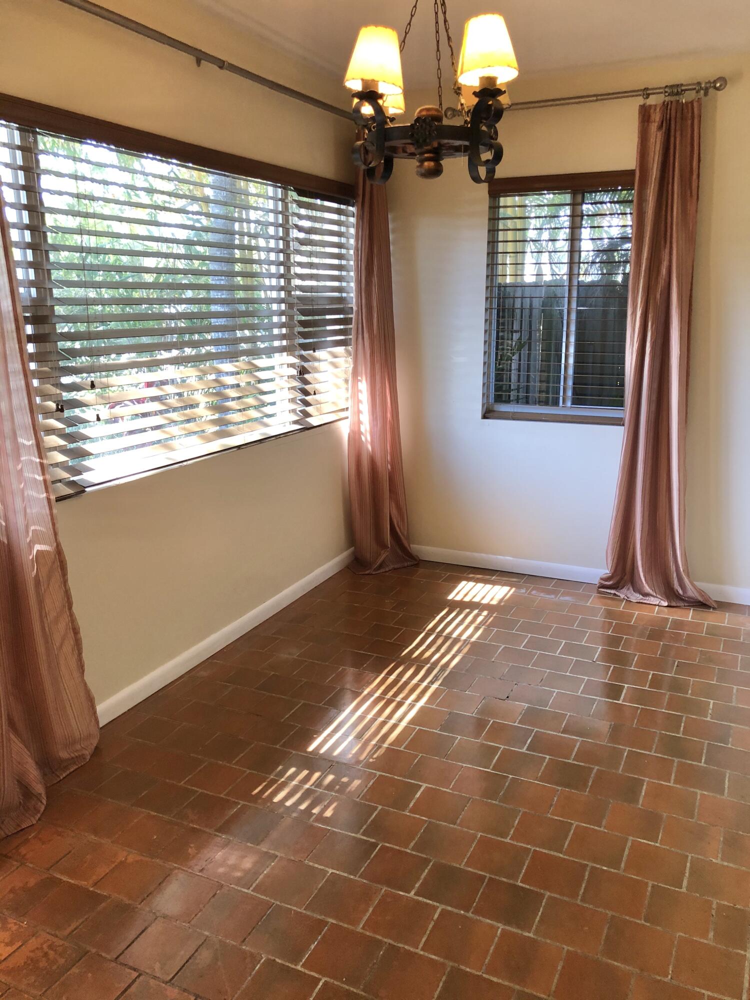 HOLLYWOOD LAKES SECTION - Residential