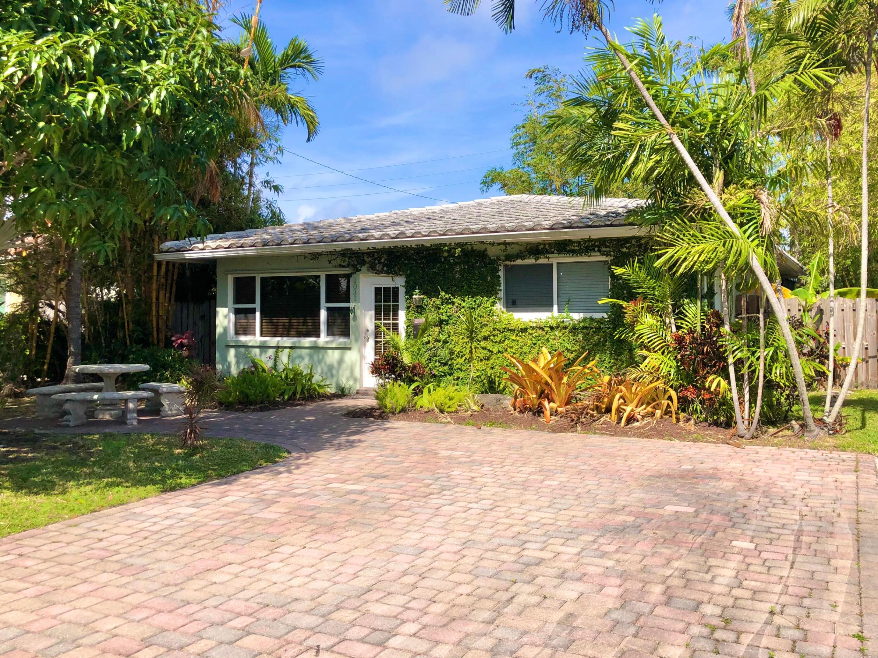 HOLLYWOOD LAKES SECTION - Residential
