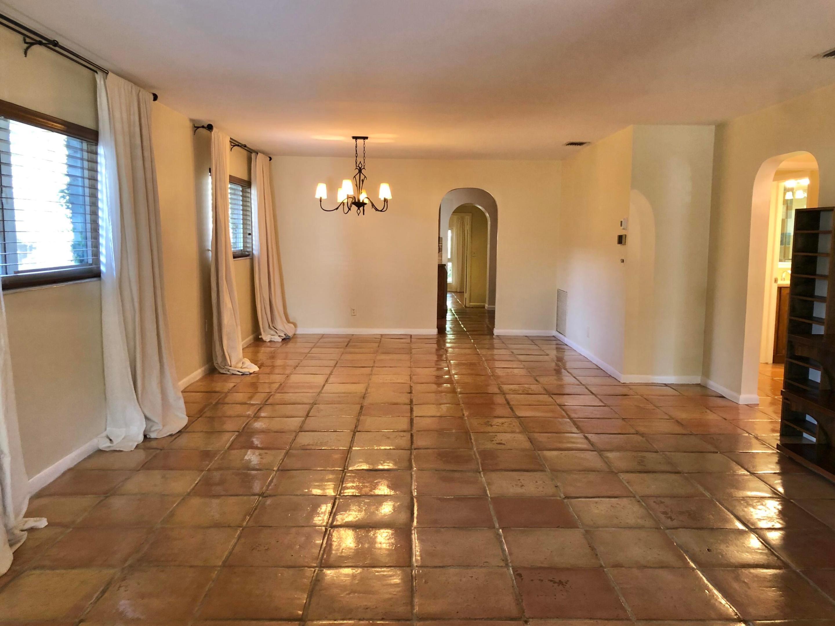 HOLLYWOOD LAKES SECTION - Residential
