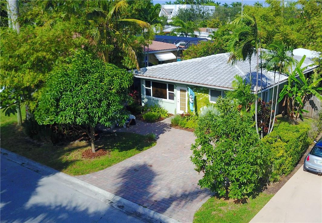 LOVELY HOME ON A SECLUDED LOT IN HOLLYWOOD'S MOST DESIRABLE NEIGHBORHOOD 3 bedroom/2 bath home now available in Hollywood Lakes. The home is tastefully finished featuring Mexican tile floors,  built in closets that provide ample storage, stainless appliances and a great screened in patio area which offers the perfect space to relax following a day at the beach or golfing. This property is perfectly situated between downtown Hollywood and Hollywood Beach.  It's just a short ride to the famous beach Broadwalk, the newly renovated Hollywood Beach Golf & Country Club and to the downtown dining and shopping district.