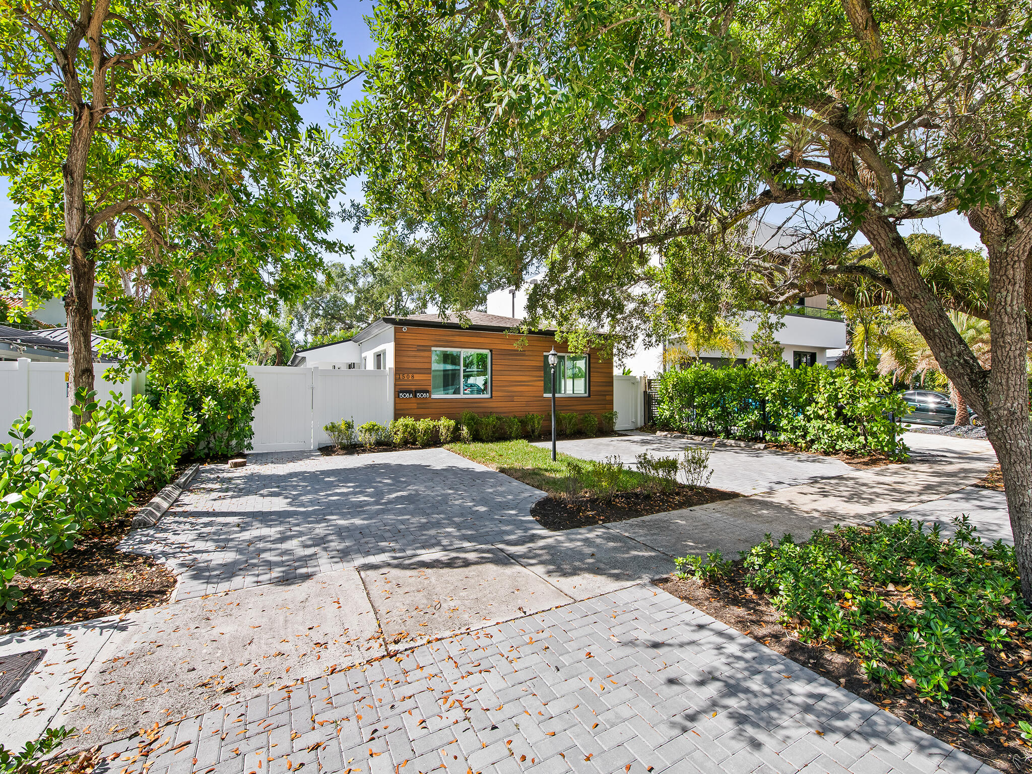 NICEST DUPLEX YOU WILL EVER SEE!, 4 BEDROOM 2 BATHS TWO TOTALLY SEPARATE 2/1' s PRIME VICTORIA PARK LOCATION 1 BLOCK FROM "MAIN CITY PARK ~ HOLIDAY PARK! FEE SIMPLE 1600SF DUPLEX! FRESH 2025 CONTEMPORARY REMODEL TOP TO BOTTOM!  Duplex with 4 parking spaces+ Both with Laundry Rooms! Huge fenced yard with artificial turf! Tool Shed!  New Hurricane Windows! New Roof! New Kitchens! New floors!  No deferred maintenance!  Walking Distance to Las Olas, Restaurants, Shopping, night life, and close proximity to beach making this the ideal location for a short term rental! each unit features separate utility meters, custom kitchens, custom bathrooms, stunning finishes, and in unit laundry. Don't miss this opportunity to Generate income/grow equity in Victoria Park!