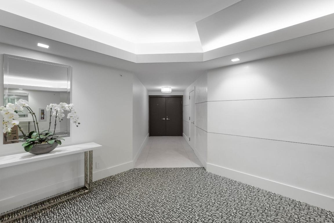 2100 COND AT SLOANS CURVE - Residential