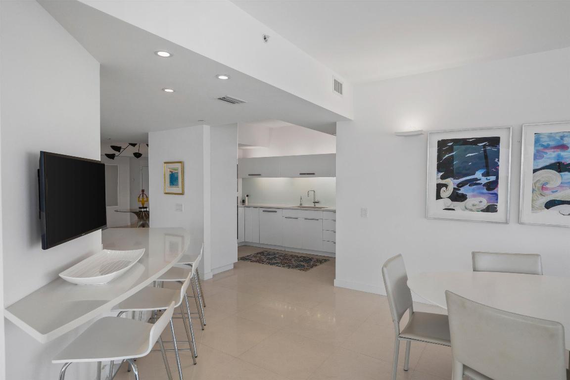 2100 COND AT SLOANS CURVE - Residential