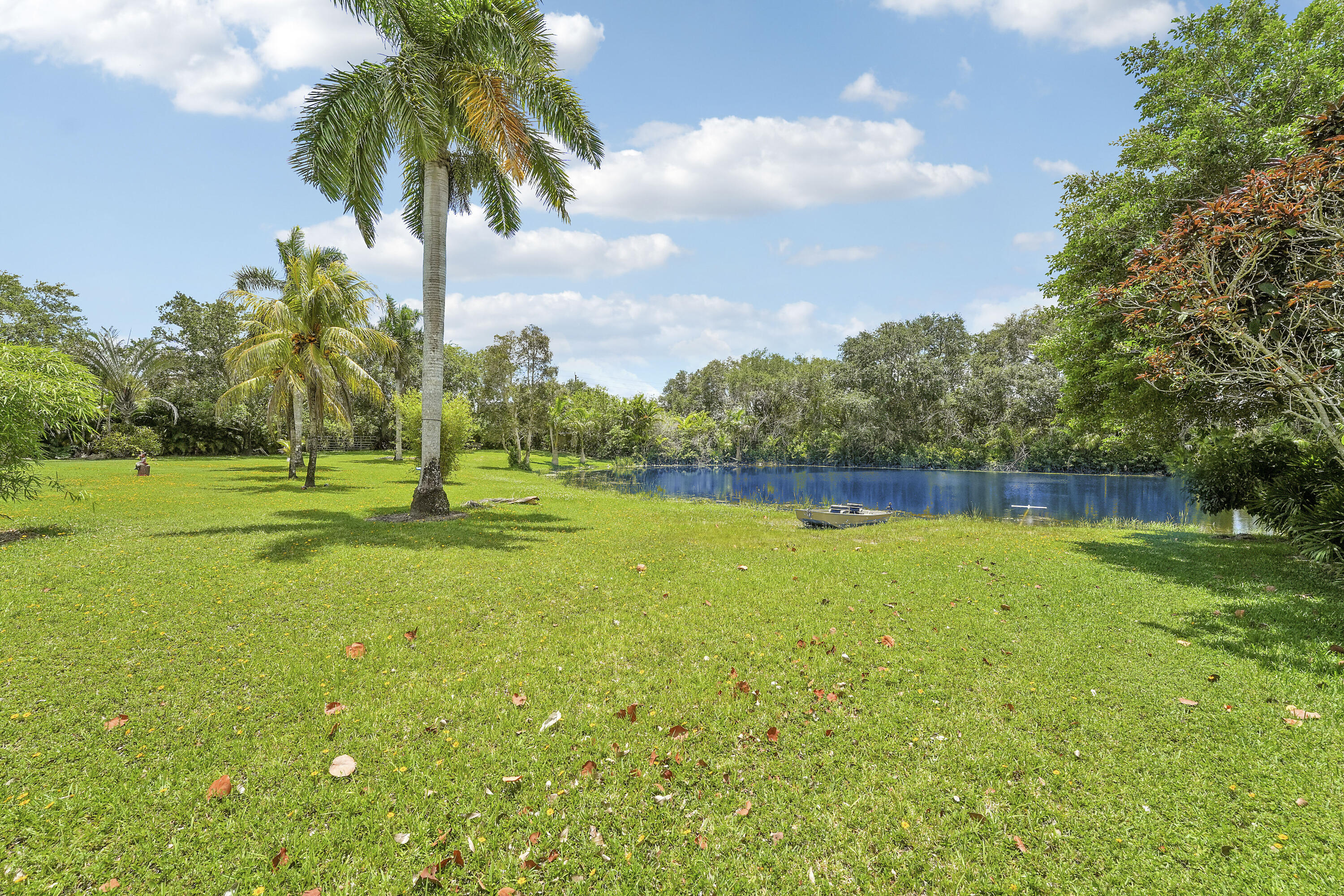 LOXAHATCHEE LAKES - Residential