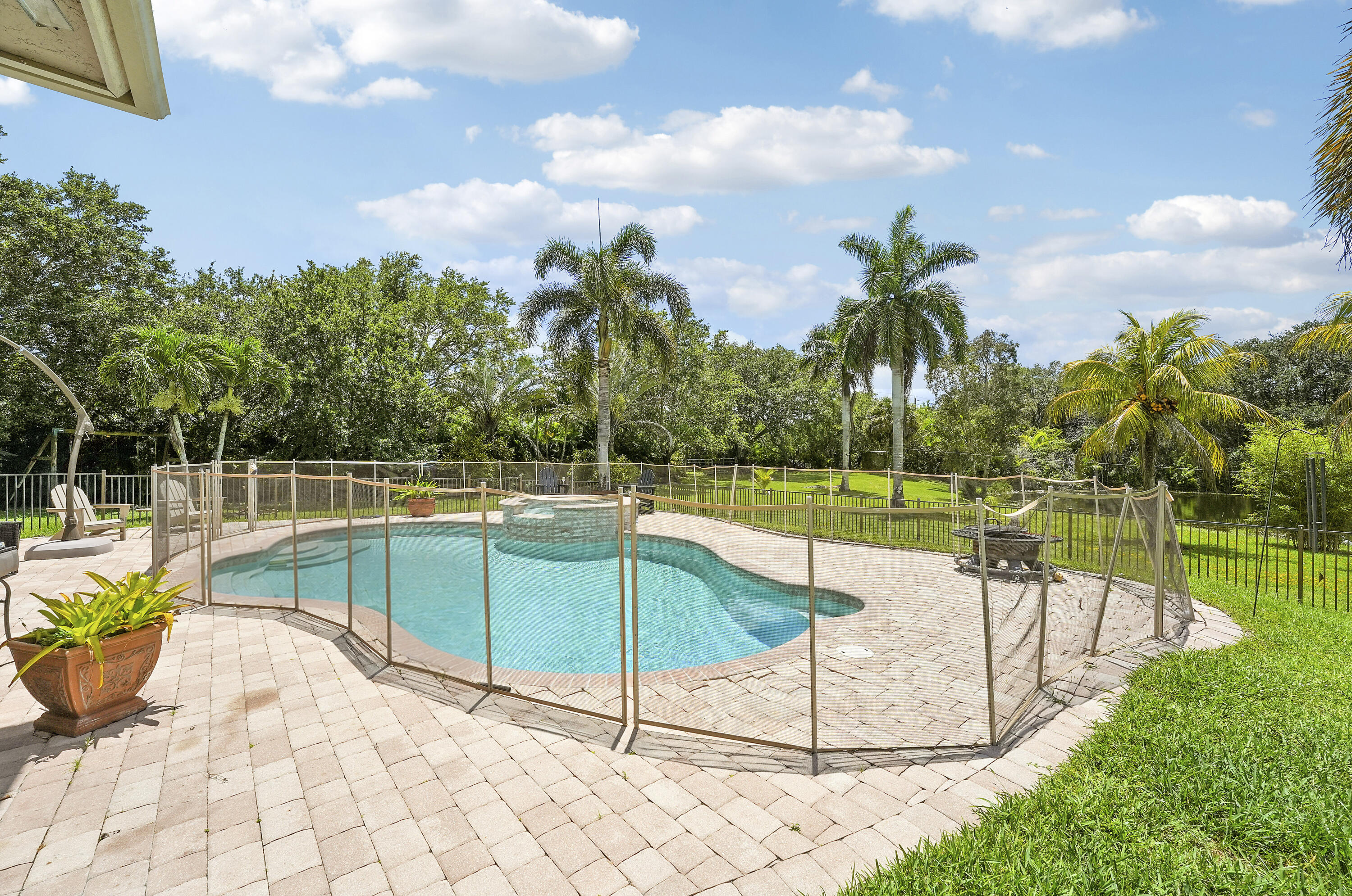 LOXAHATCHEE LAKES - Residential